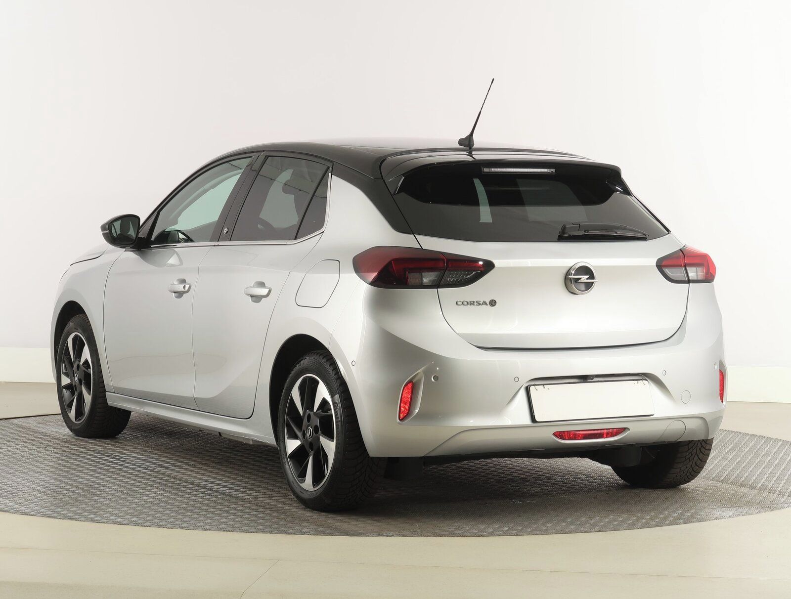 Opel Corsa, 50 kWh, SoH 96%, Elegance - fotka 4