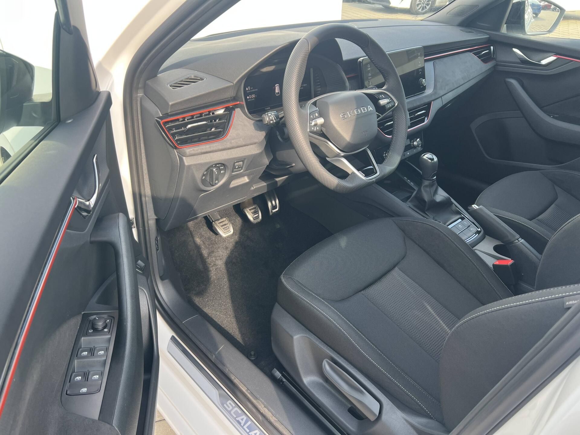 Škoda Scala, Dynamic 6MP 1,0TSI - fotka 3