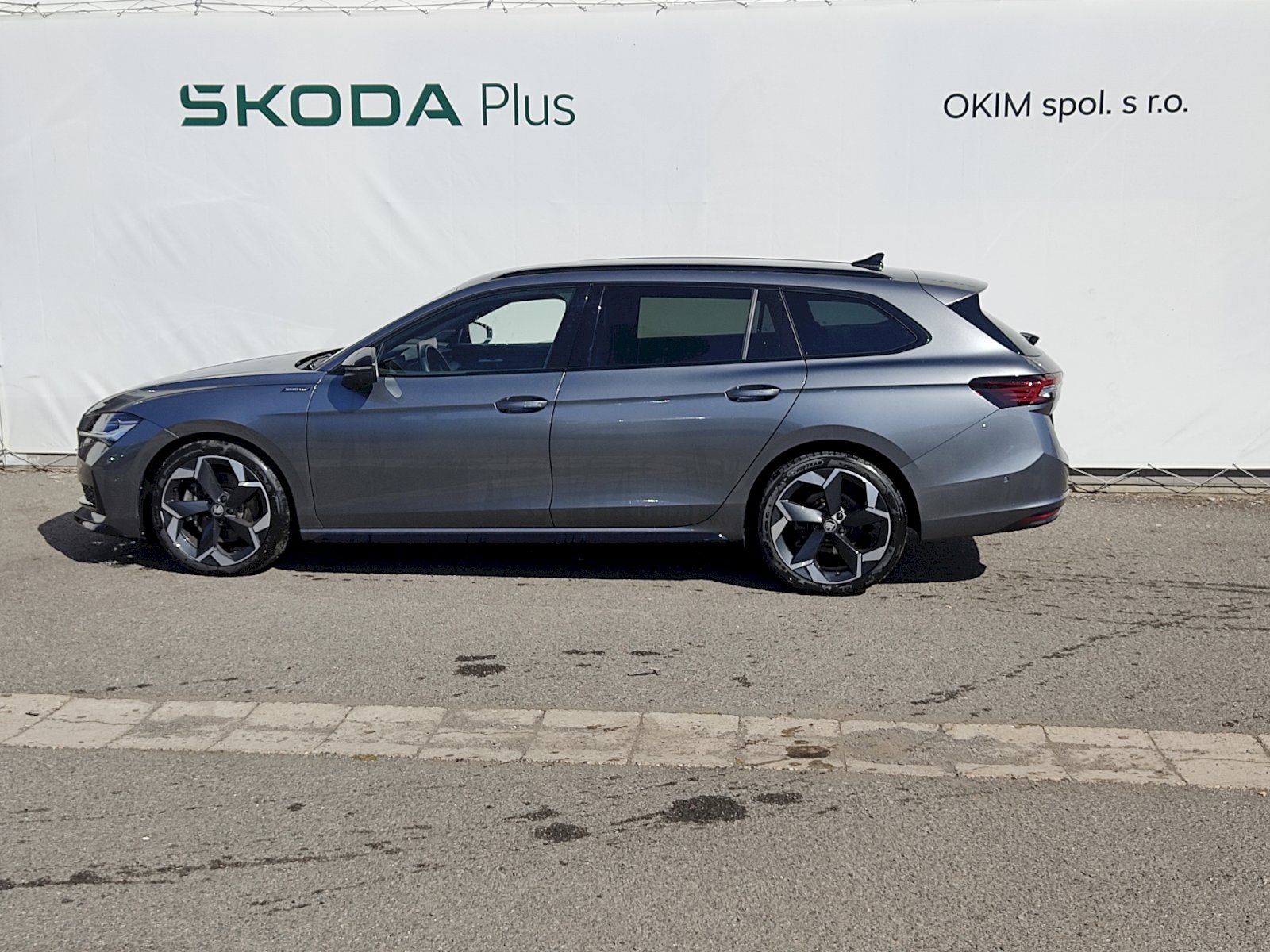 Škoda Superb, Combi SportLine 2,0 Tdi 142 Kw - fotka 3