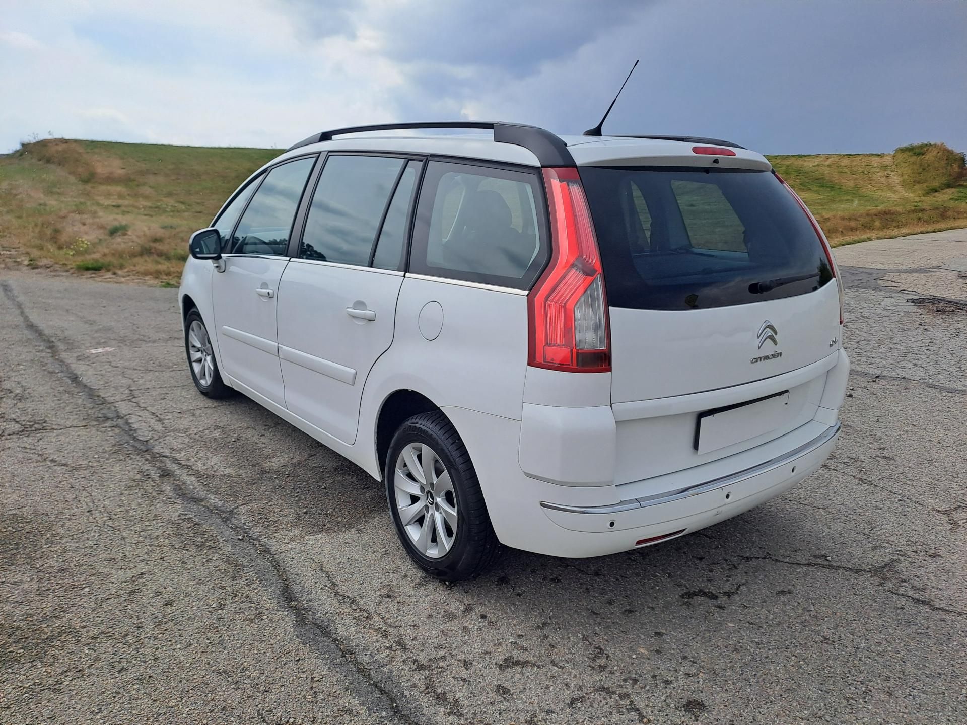 Citroën Grand C4 Picasso, 1.6 HDi 7 MÍST - fotka 6