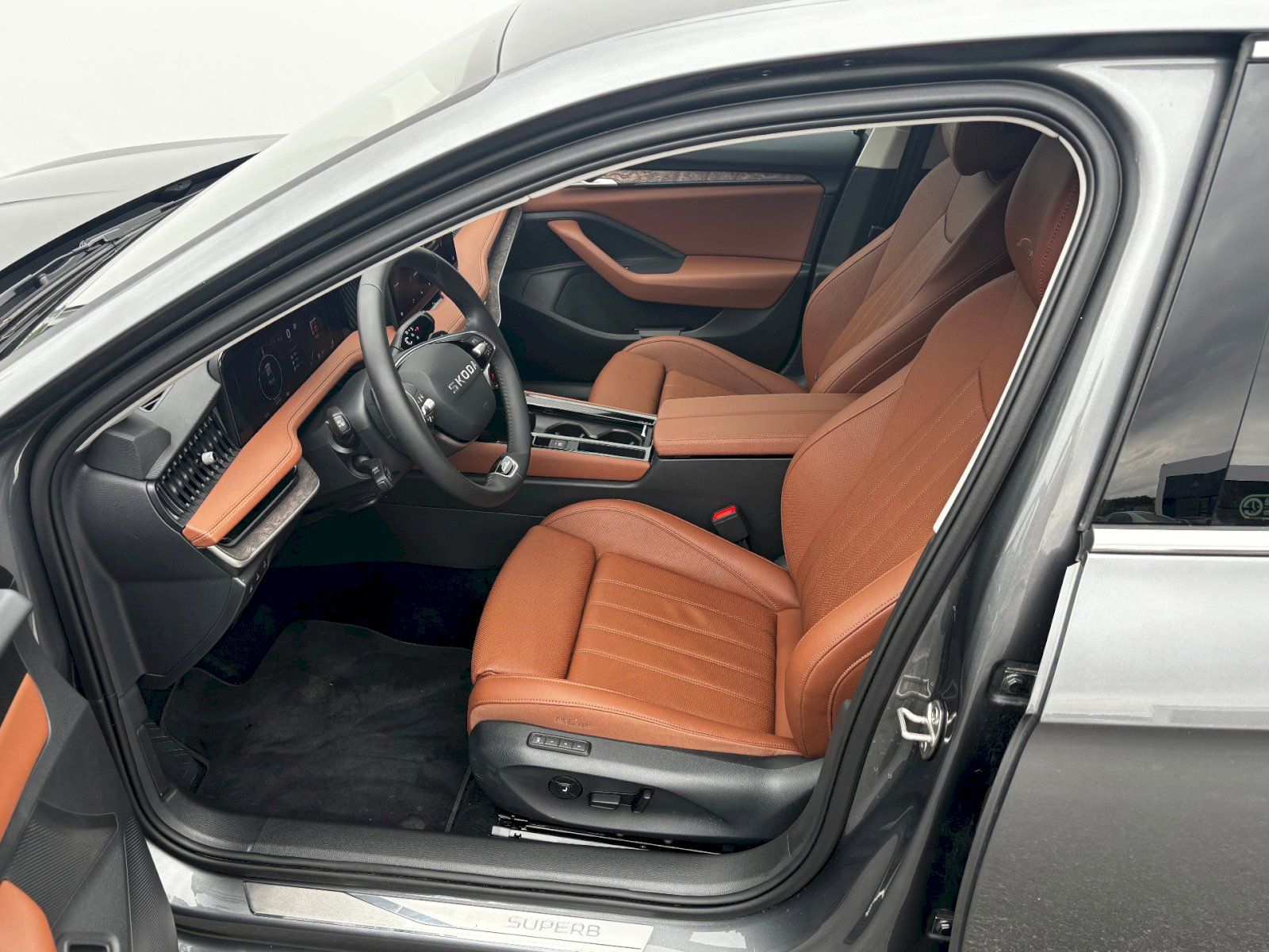 Škoda Superb, Laurin & Klement 1.5 TSI iV / - fotka 6