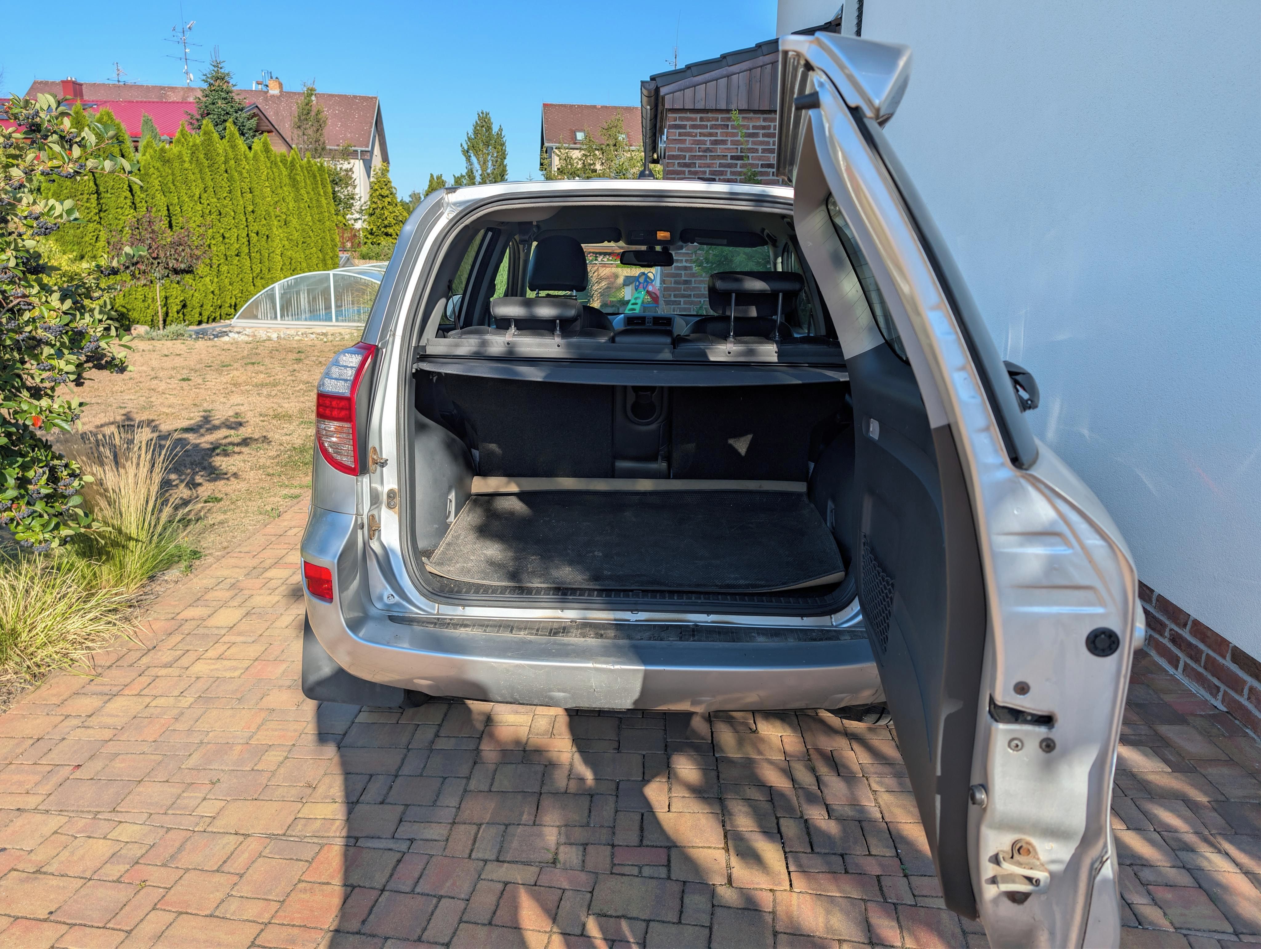 Toyota Rav4, 2,2 l TDI, servisováno - fotka 3
