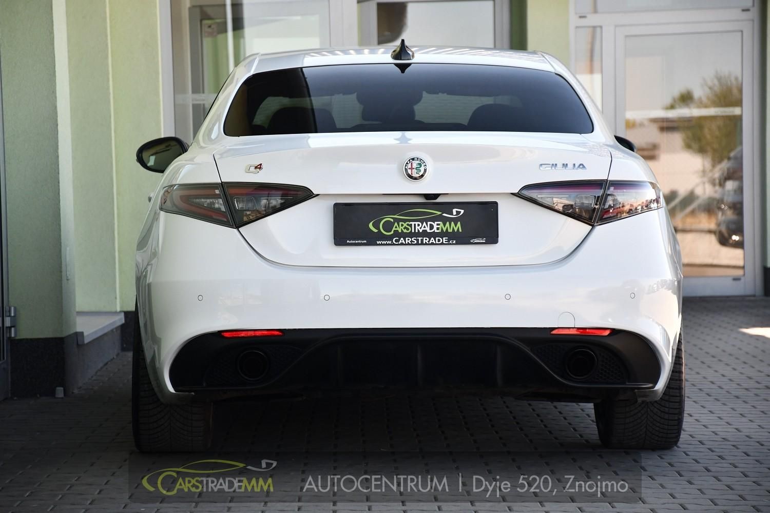 Alfa Romeo Giulia, 2.0 TURBO 16V 206kW Q4 VELOCE - fotka 4