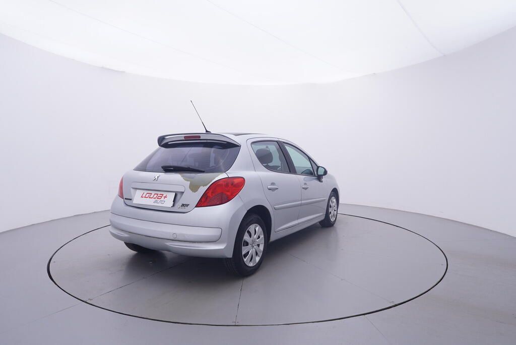 Peugeot 207, 1.4 16V 65 kW - fotka 5