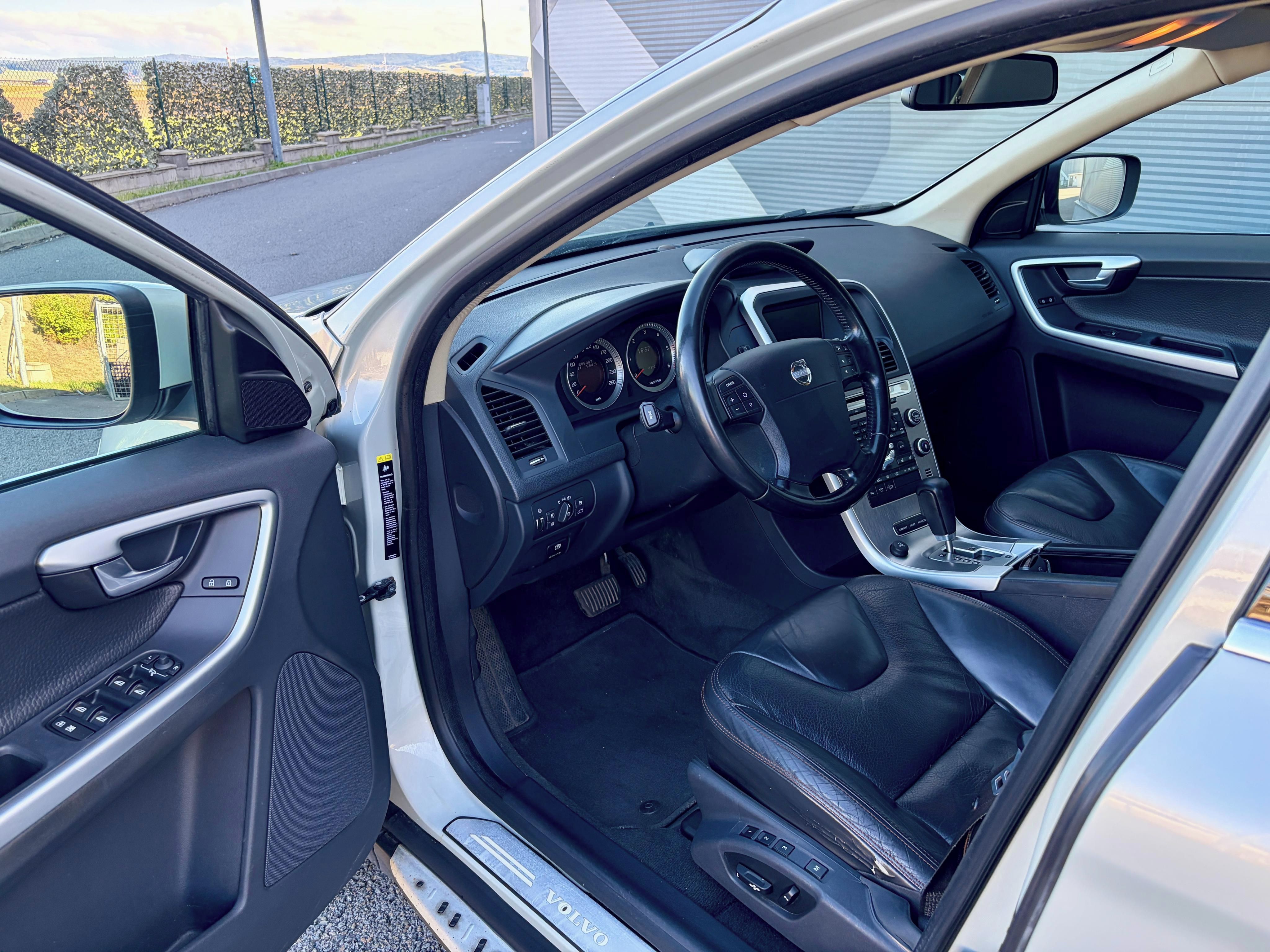 Volvo XC60, D5 136kW TAŽNÉ Navi XENONY - fotka 5