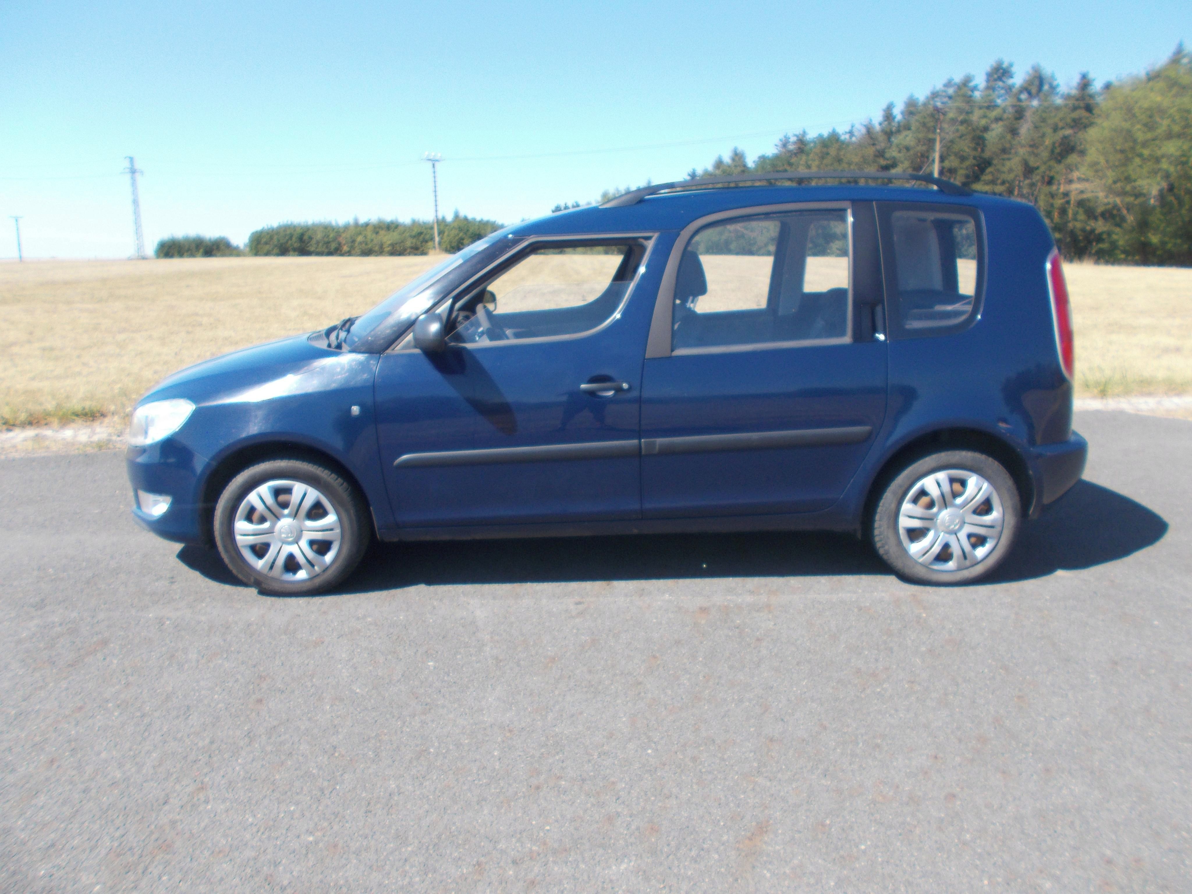 Škoda Roomster, 1,2 HTP 51 KW klima, tažné - fotka 2