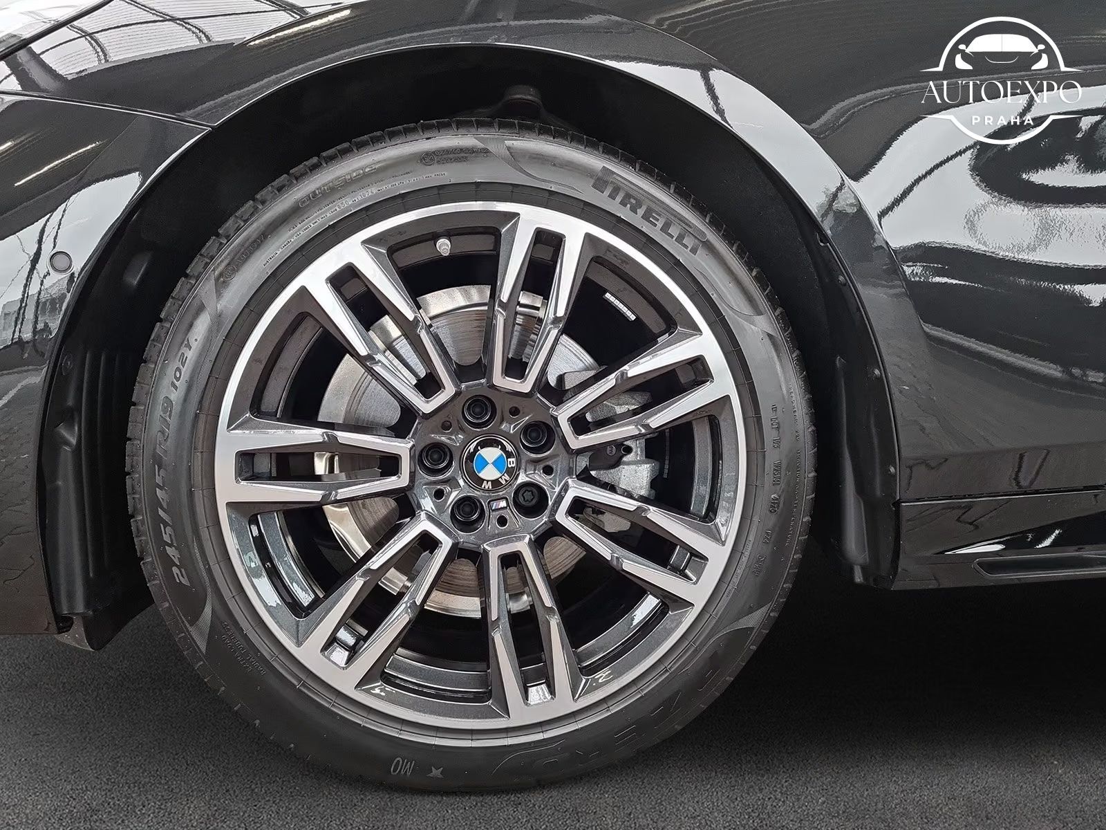 BMW Řada 5, 520d xDrive Limousine M-Sport - fotka 5