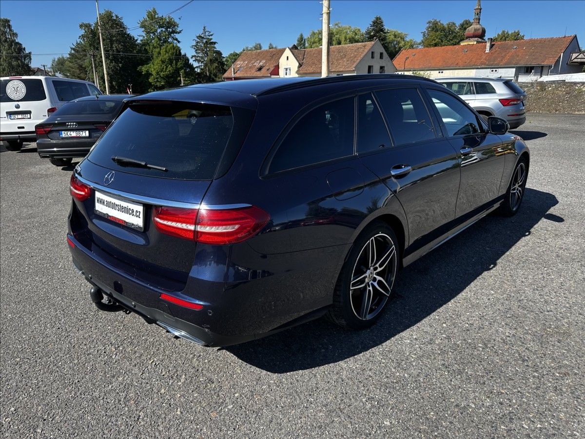 Mercedes-Benz Třídy E, 2,0 220d-NAVI-TAŽNÉ ZAŘÍZENÍ - fotka 5