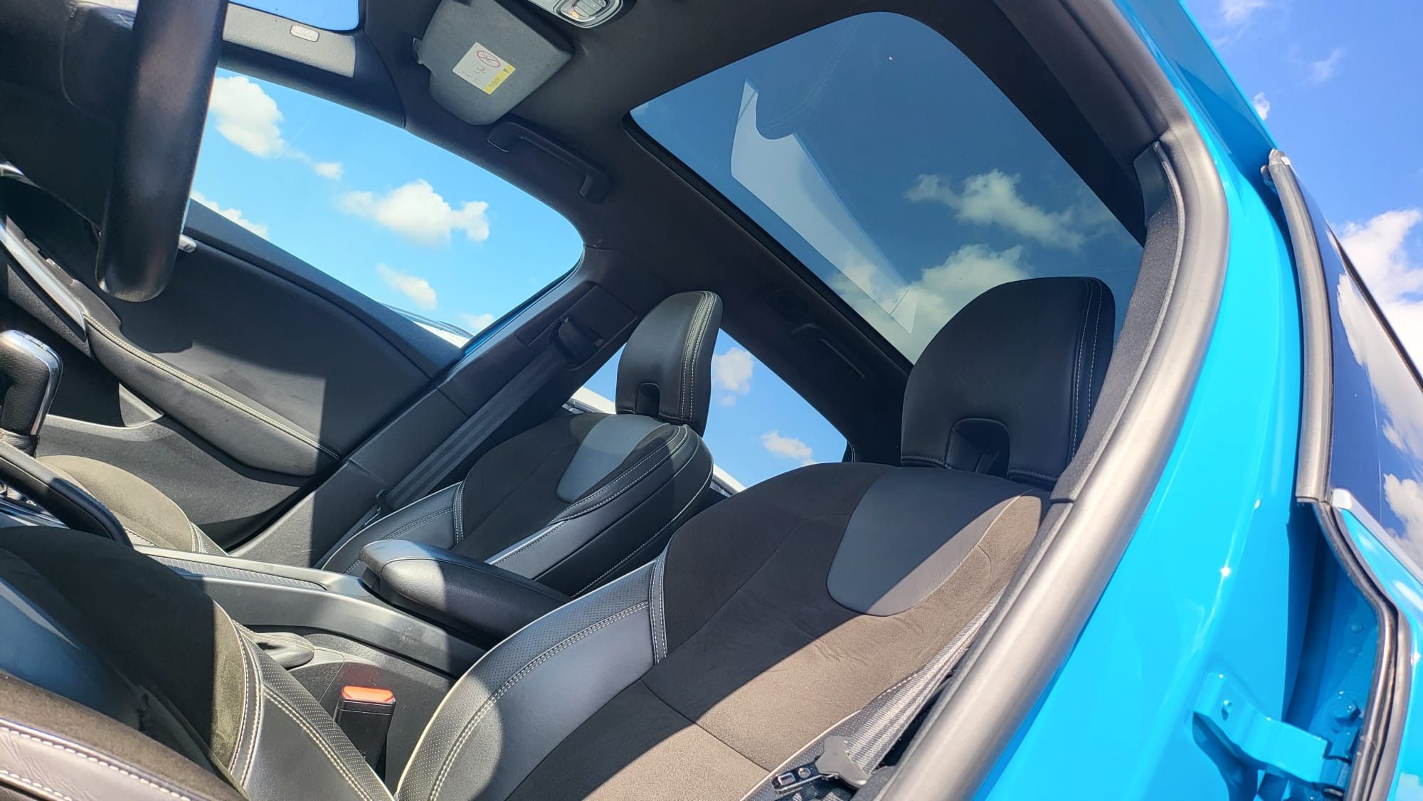 Volvo V40, R Design - Rebel Blue - fotka 5