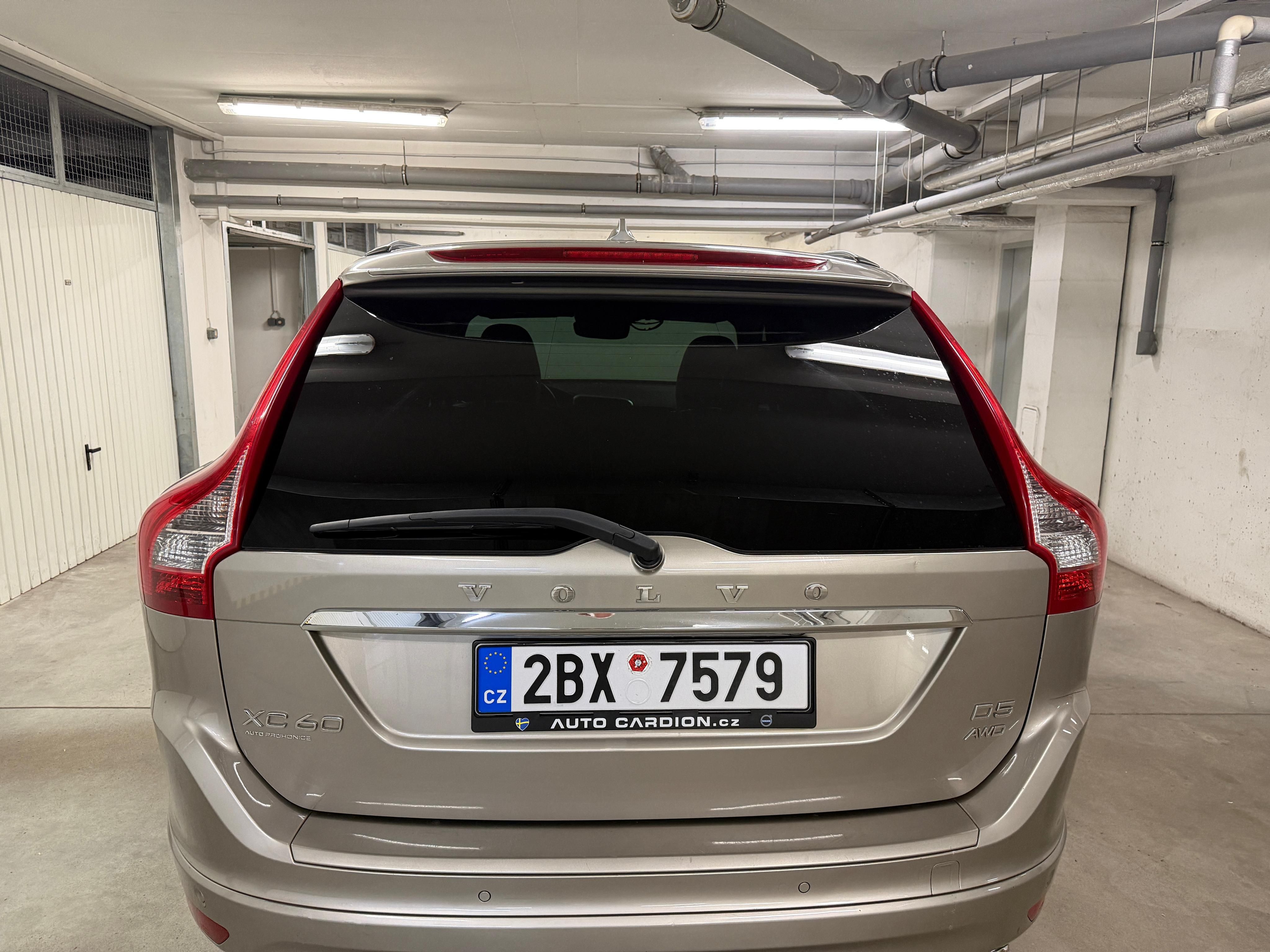 Volvo XC60, Volvo XC60 2,4D5 4x4 AUT tažné - fotka 5