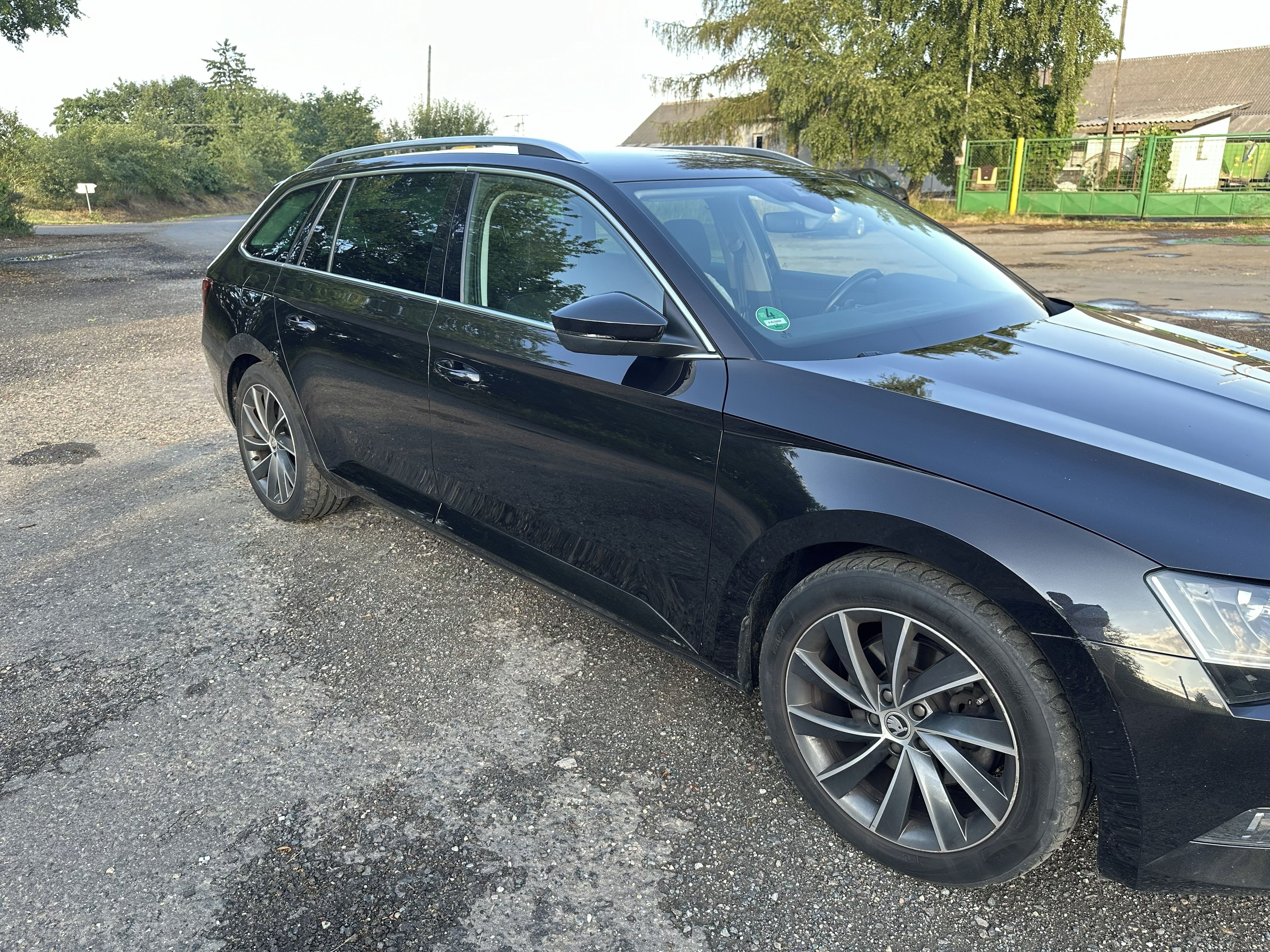 Škoda Superb, ŠKODA SUPERB COMBI 2.0 TDI 140 - fotka 4
