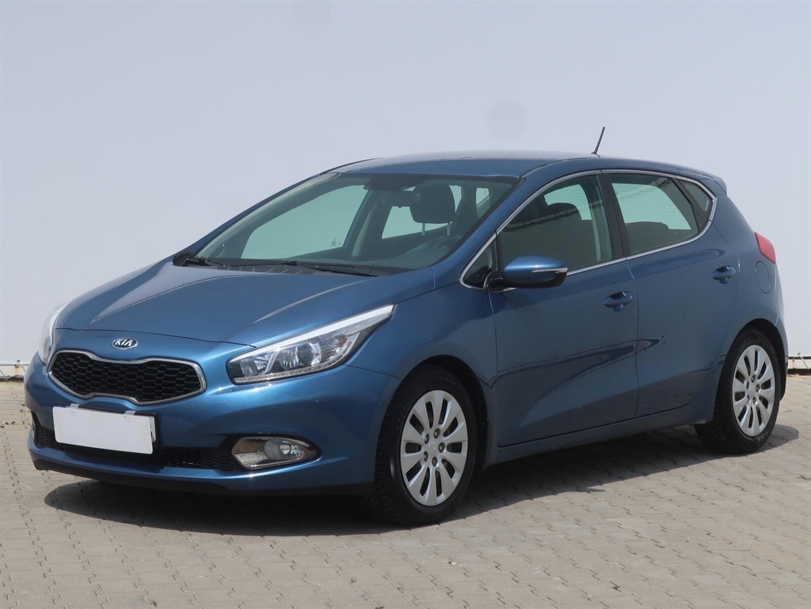 Kia Cee´d, 1.6 GDI, Silver, Serv.kniha - fotka 2