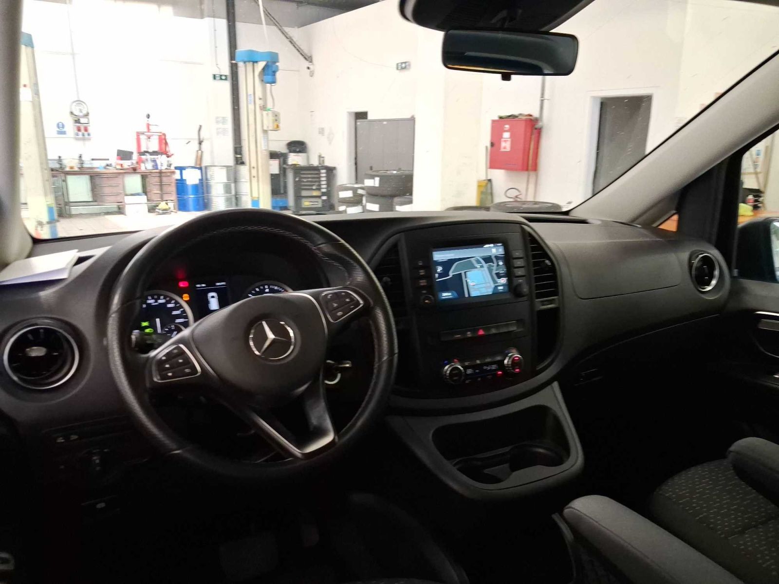 Mercedes-Benz Vito, 124 CDI 4x4, Bus, 8Míst, Klima - fotka 3