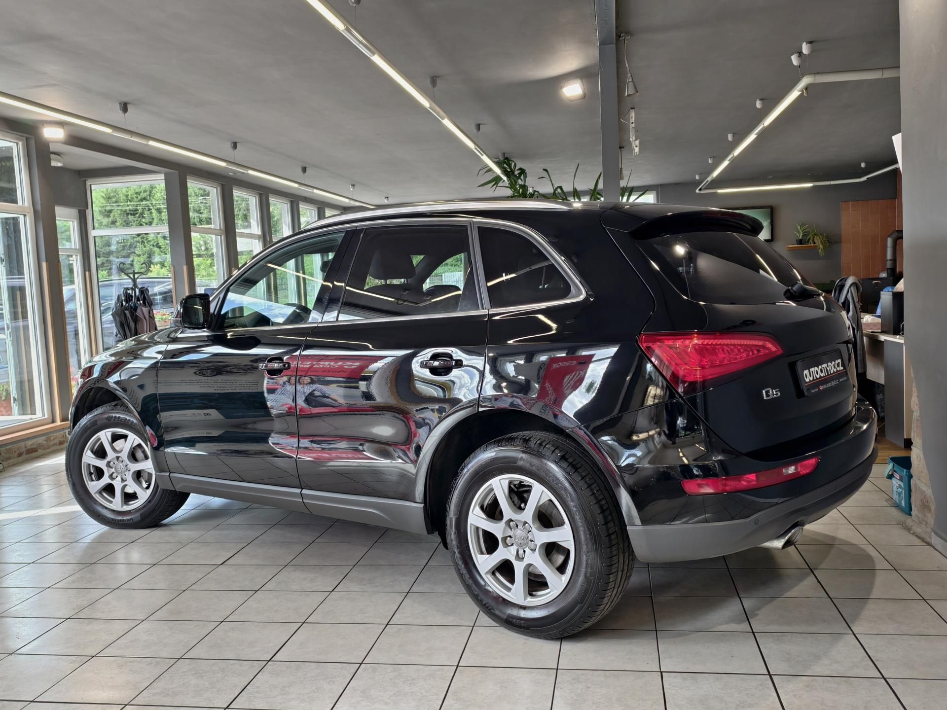 Audi Q5, 2.0 TDi 130kW A/T, QUTTRO, ČR - fotka 5
