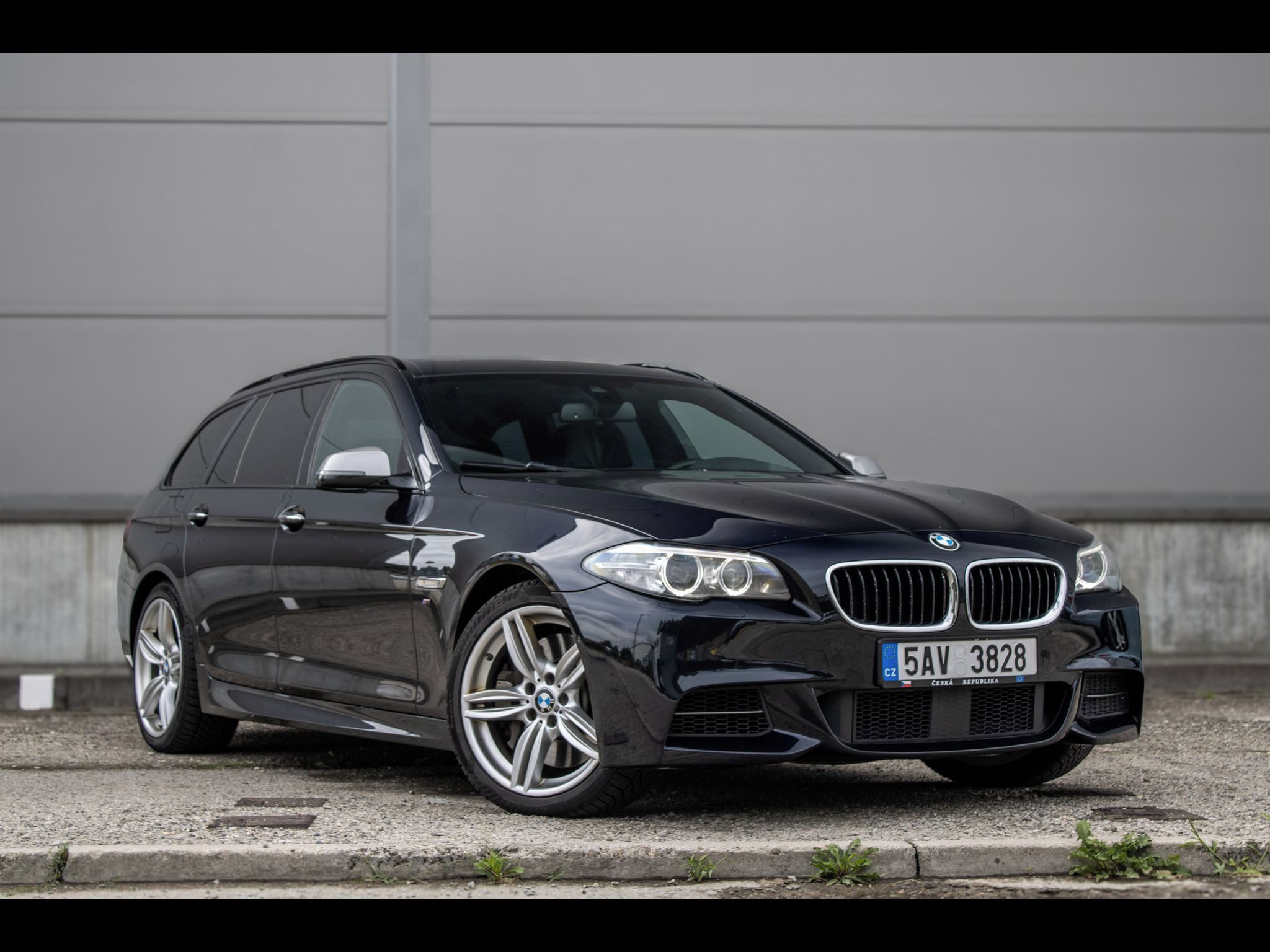 BMW Řada 5, M550d Xdrive - fotka 3
