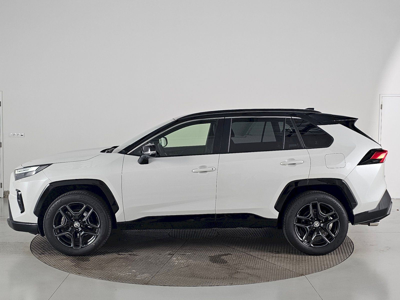 Toyota Rav4, 2.5HEV 222k 4X4 GR SPORT - fotka 3