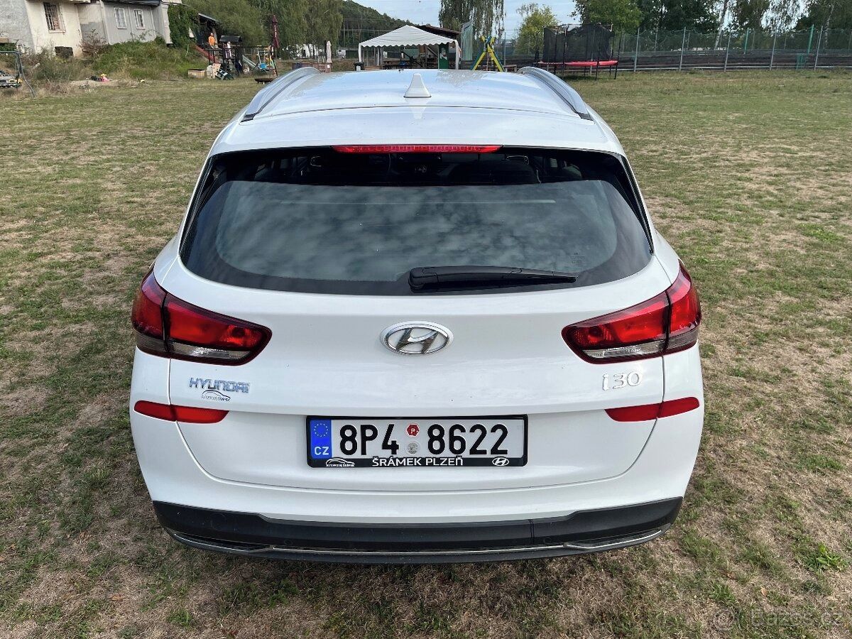 Hyundai i30, Prodám Hyundai i30 1.5 DPI 81k - fotka 2