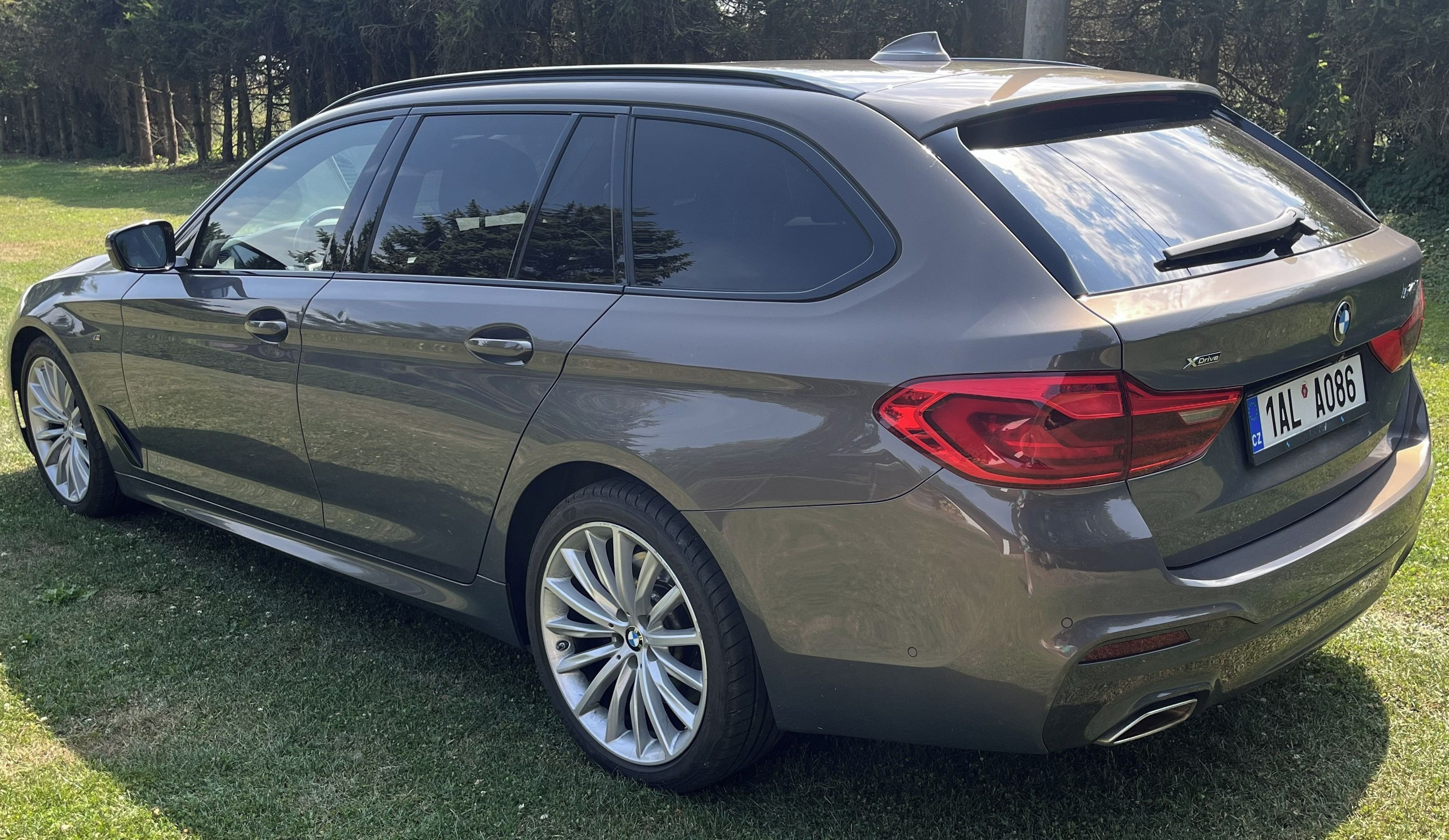 BMW Řada 5, 540i xDrive AT Touring - fotka 6