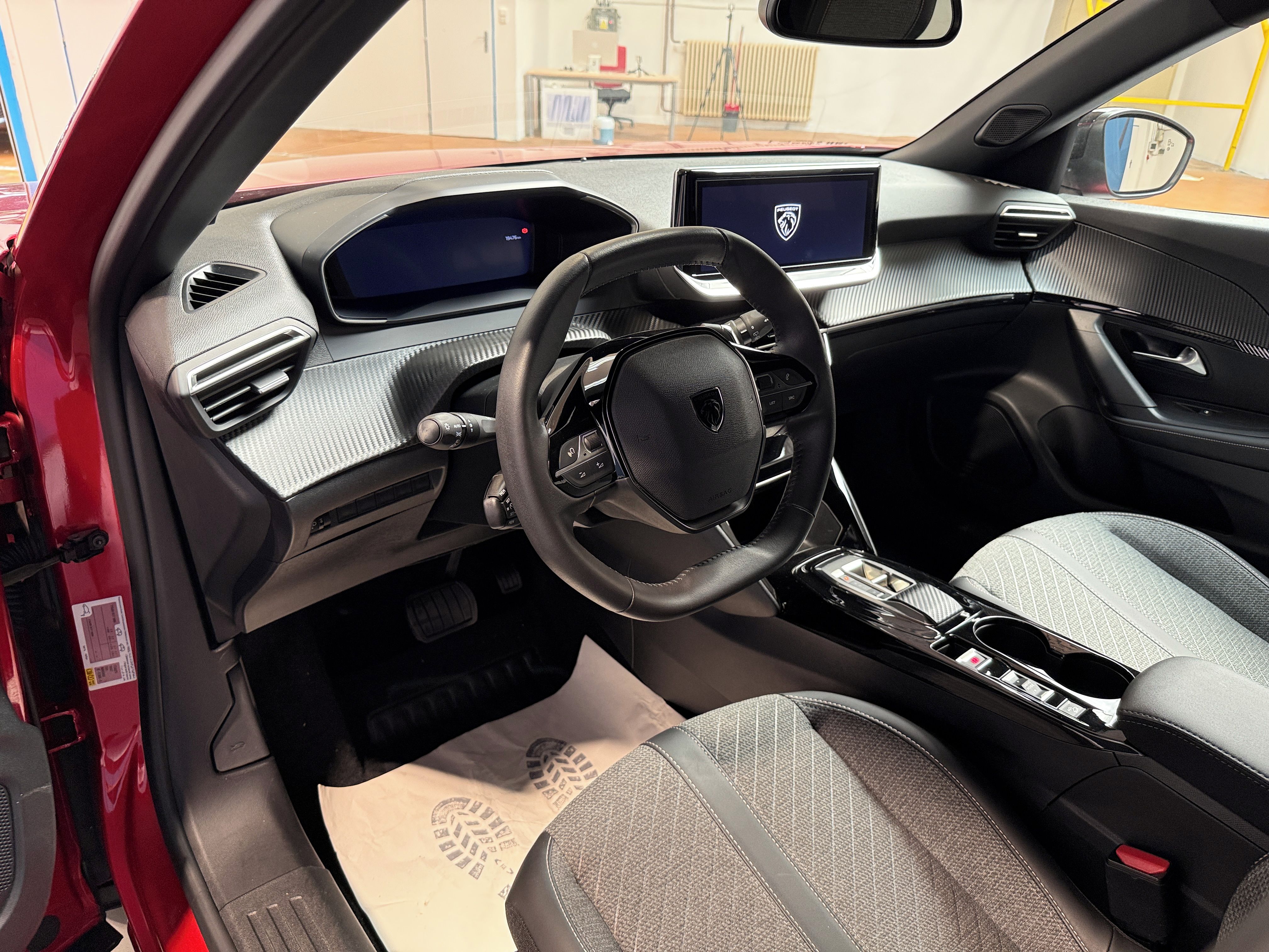 Peugeot 2008, ALLURE 1.2 PureTech 130 S&S EA - fotka 5