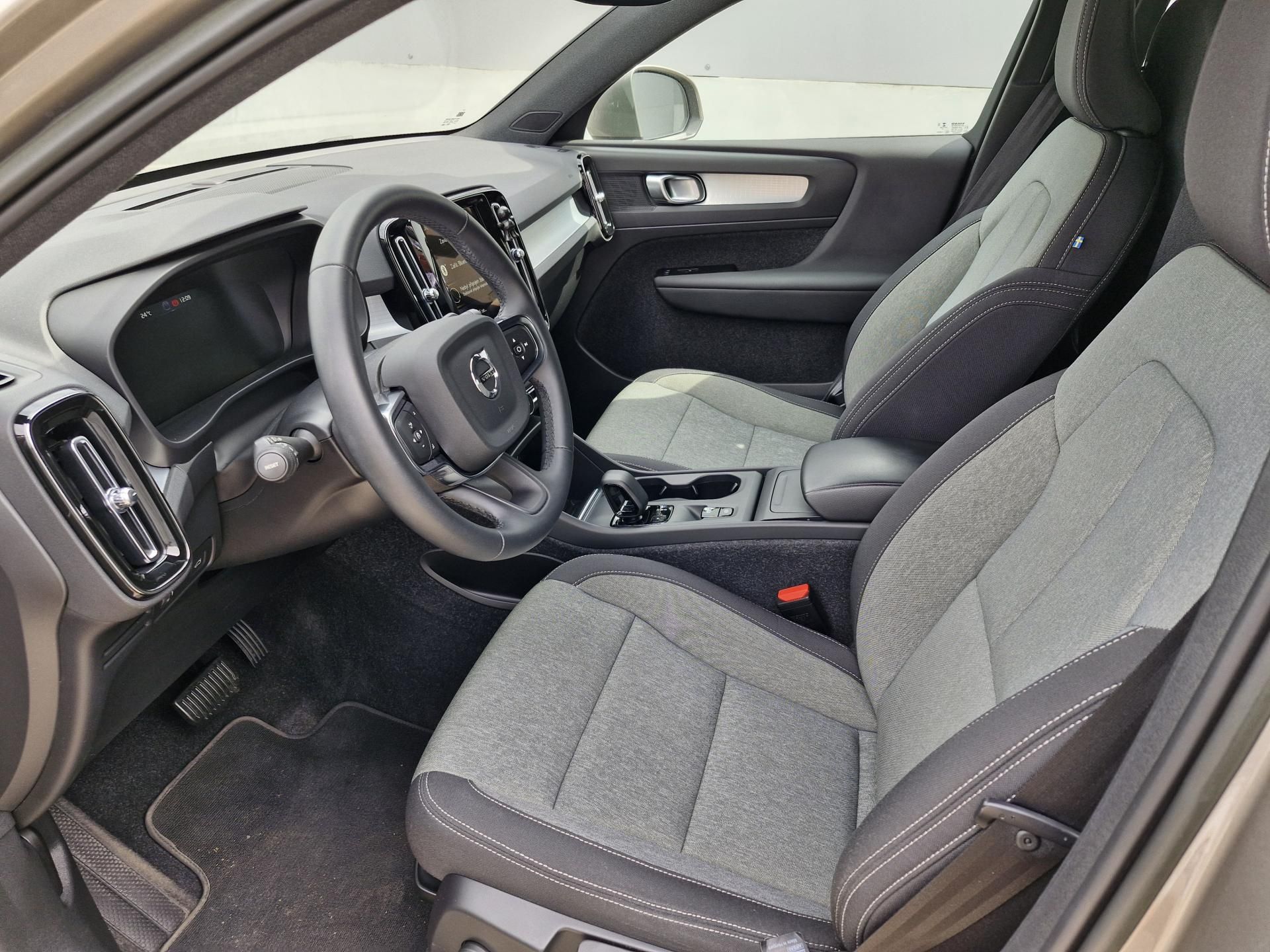 Volvo XC40, T2 Momentum PRO 1,5 (95 kW) - fotka 5