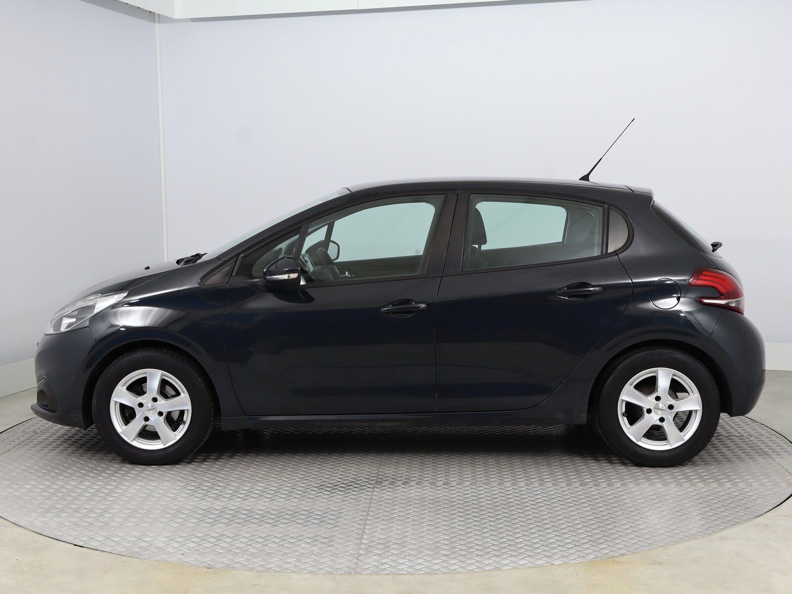 Peugeot 208, 1.2 PureTech, ČR,1.maj - fotka 3
