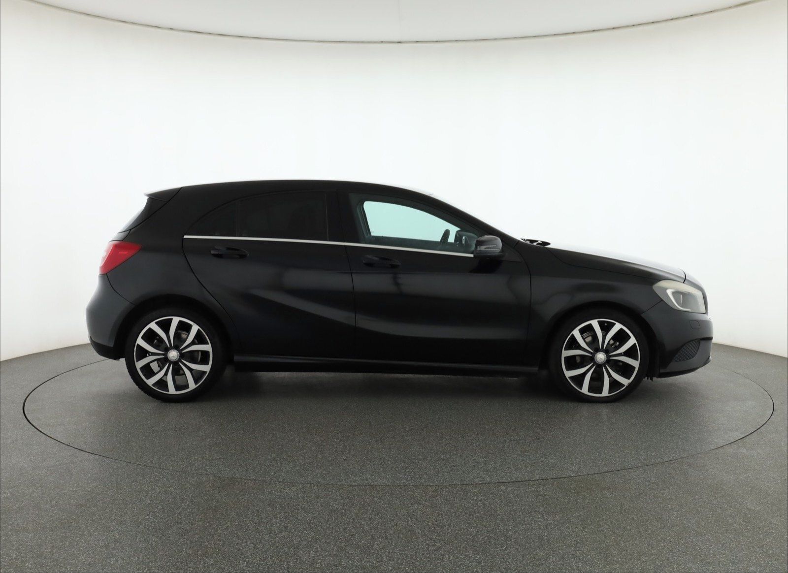 Mercedes-Benz Třídy A, 180 d, Xenony - fotka 6