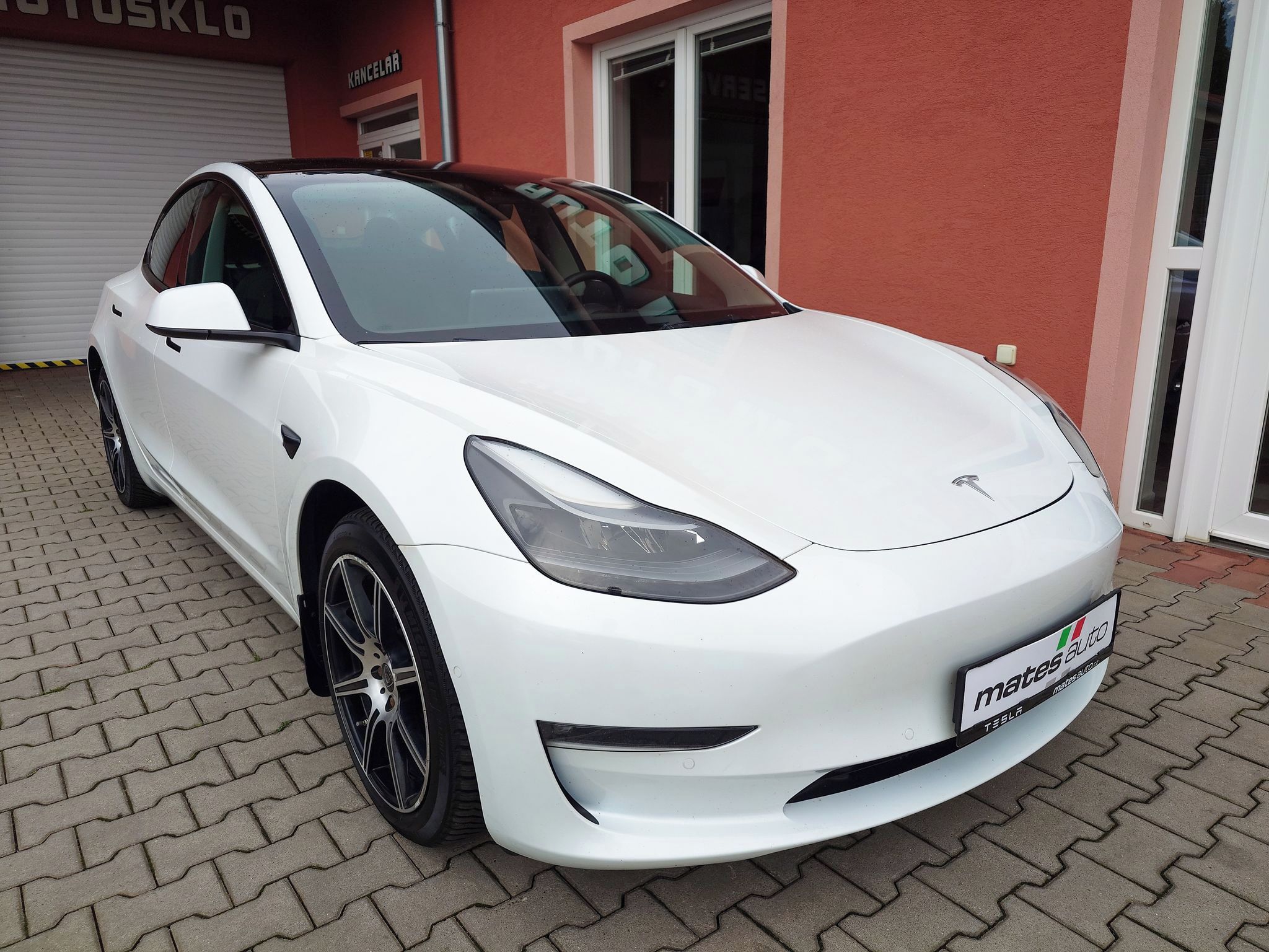 Tesla Model 3, Long Range Dual Motor - 366 kW - fotka 5