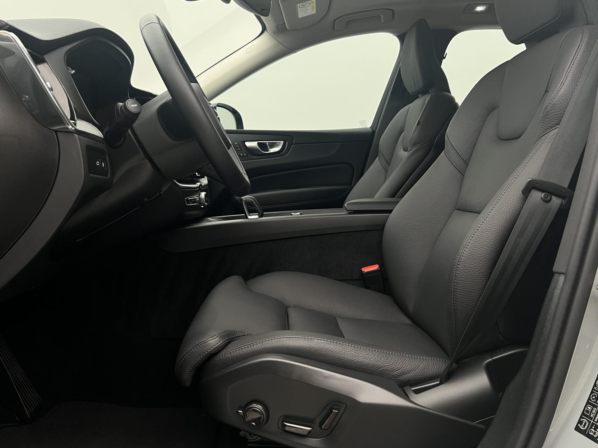 Volvo XC60, T8 AWD ULTRA DARK AUT CZ - fotka 3
