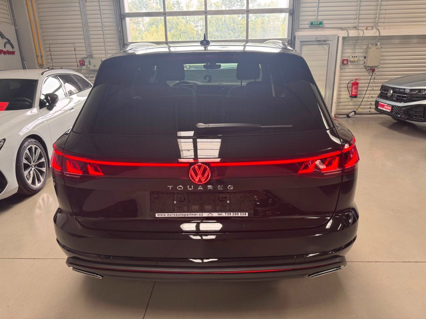 Volkswagen Touareg, 3,0 TDI 210 kW Nez.Top NEW - fotka 5