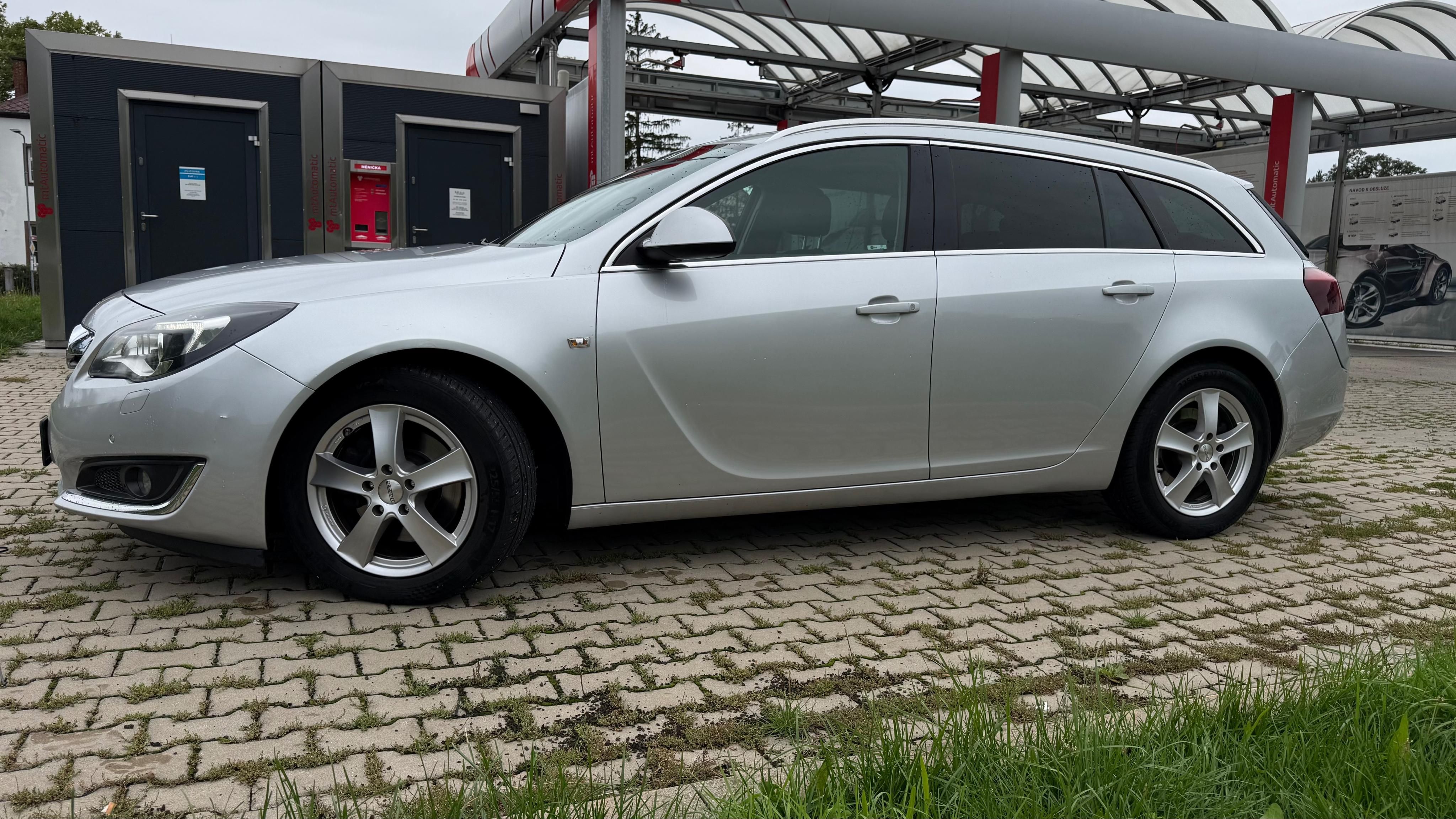 Opel Insignia, 2.0 TDi - fotka 3