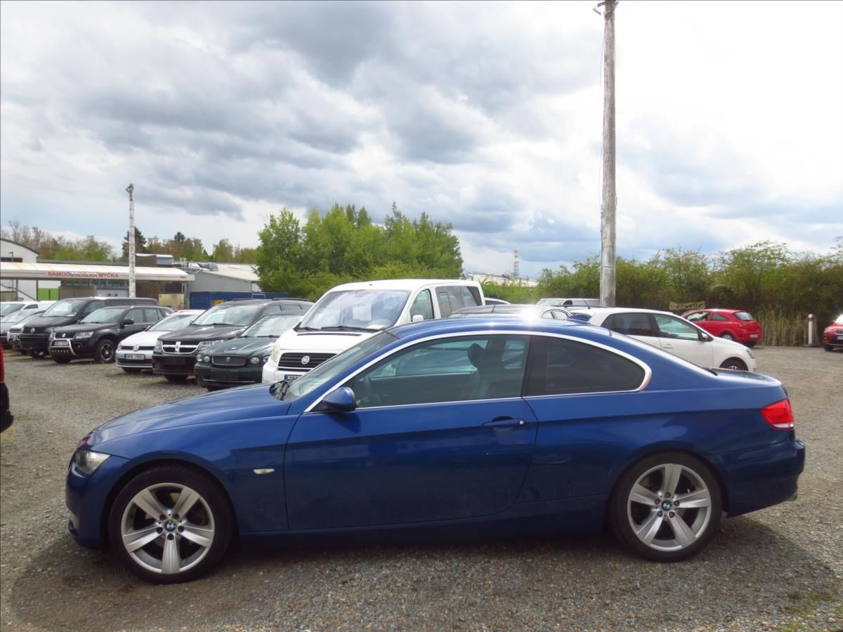 BMW Řada 3, 330i N52 200kW MAN - fotka 6