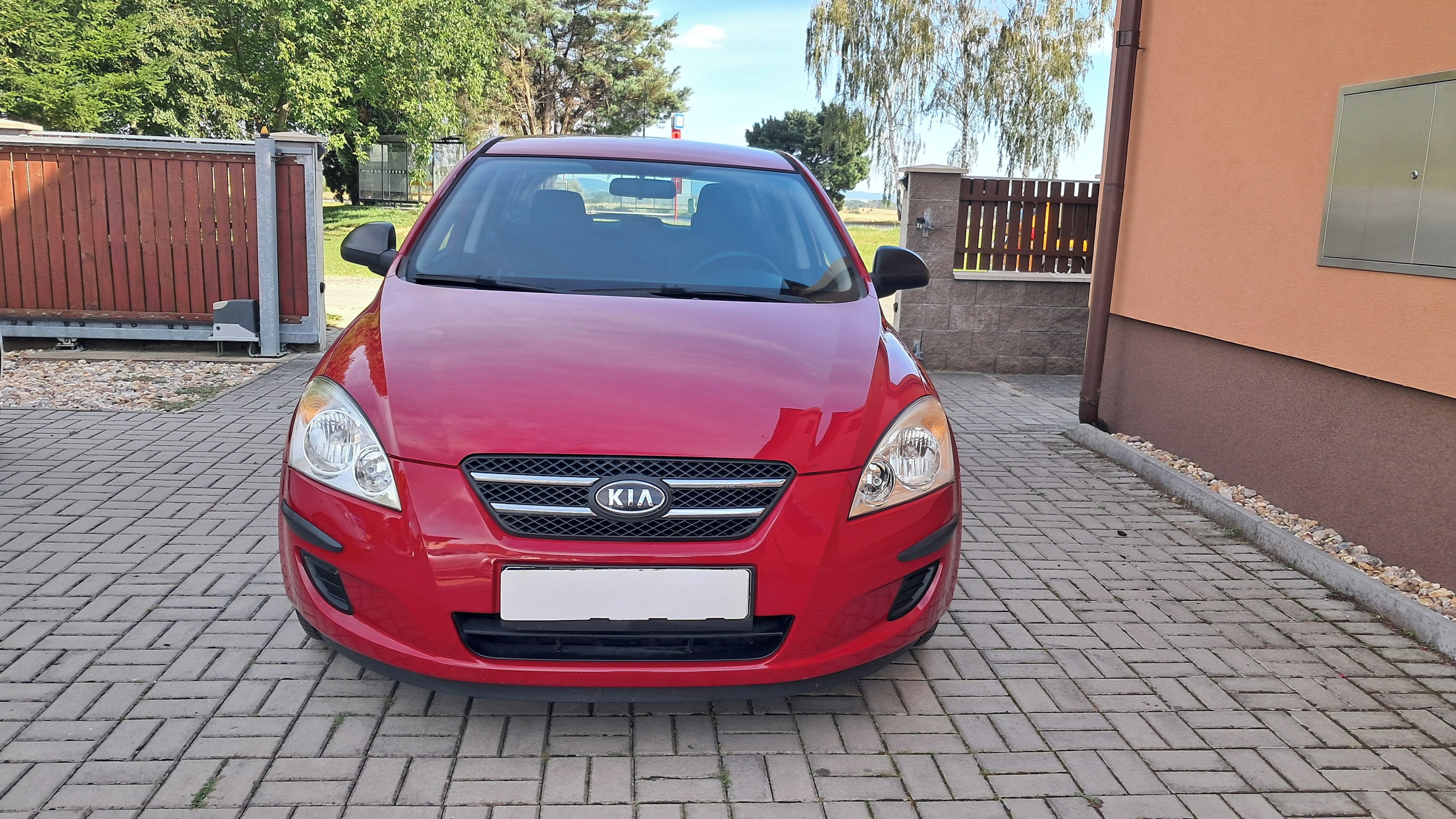 Kia Cee´d, 1.4i / najeto 86 000 km ČR - fotka 2