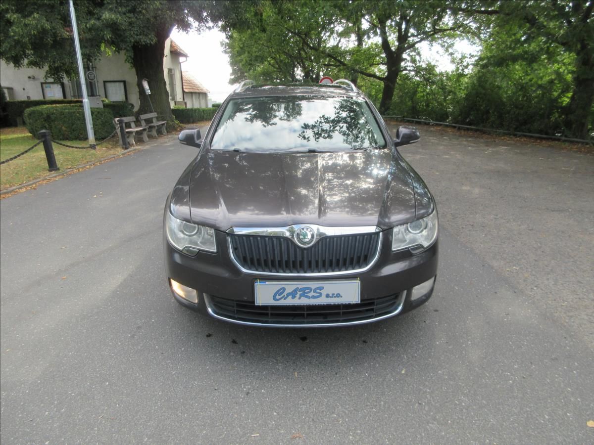 Škoda Superb, 2,0 TDi Závada Přev. Panorama - fotka 3