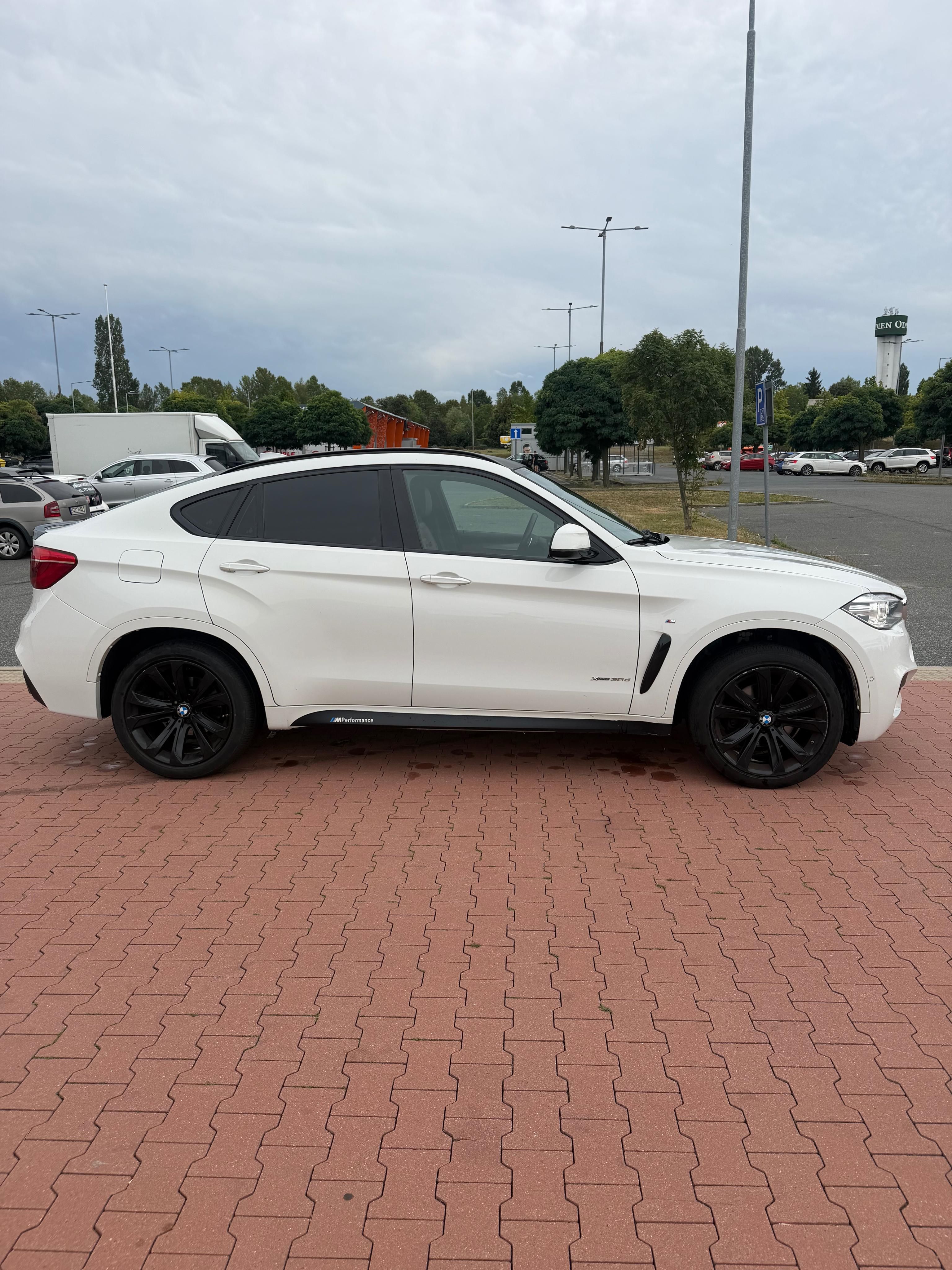 BMW X6 - fotka 4