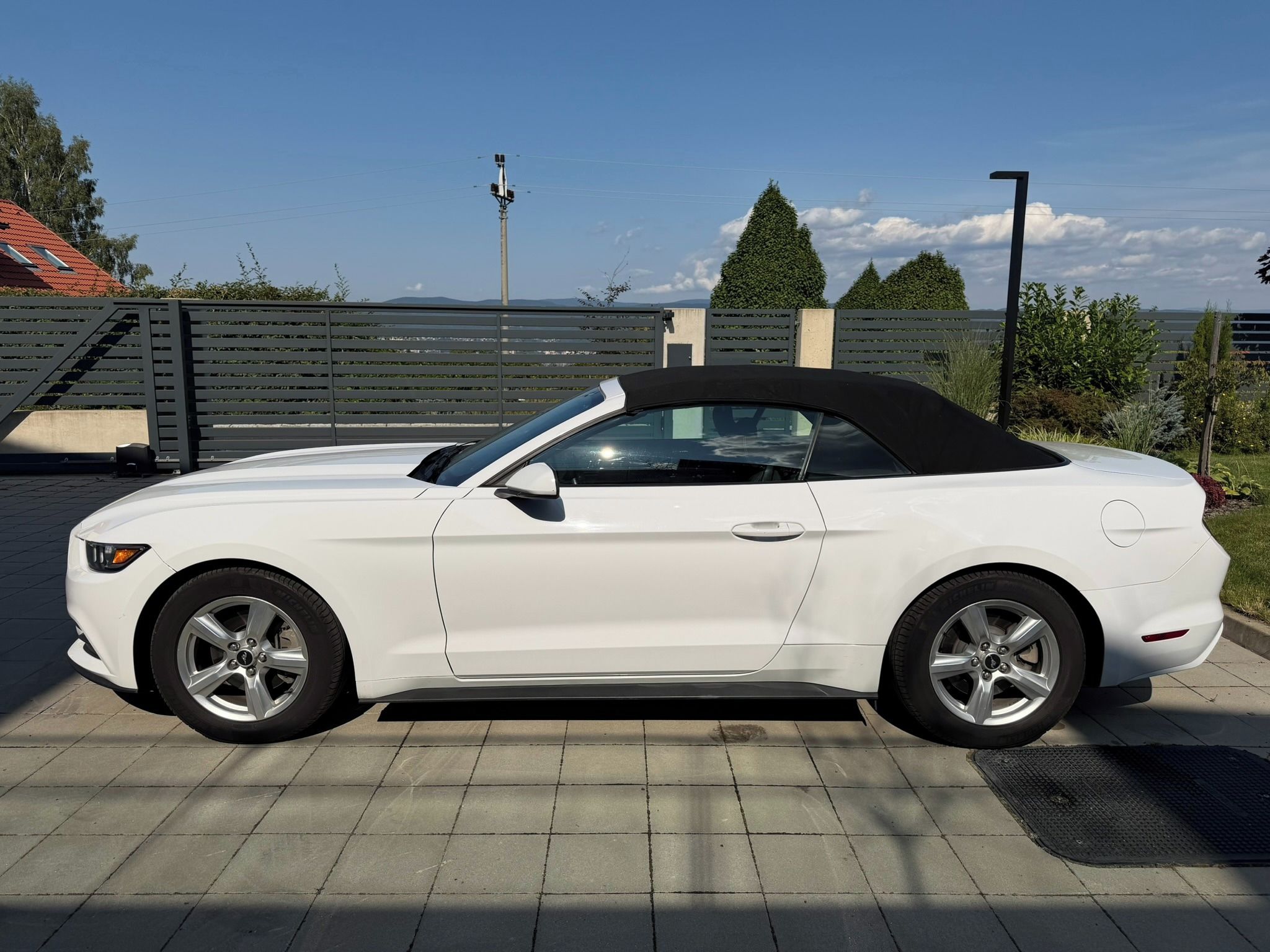 Ford Mustang, 3.7L kabriolet - fotka 4