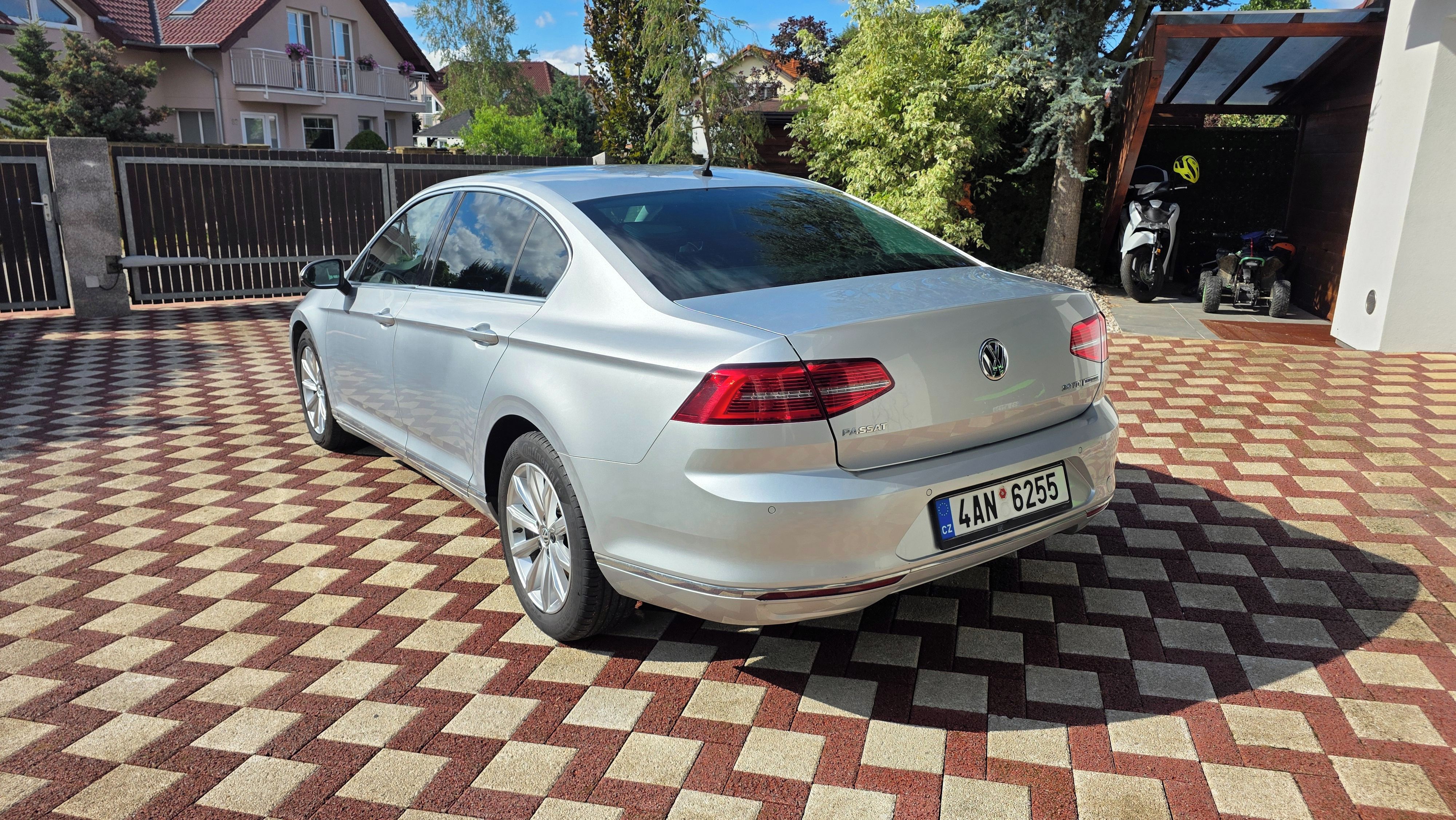 Volkswagen Passat, Volkswagen Passat 2,0 TDI DSG - fotka 4