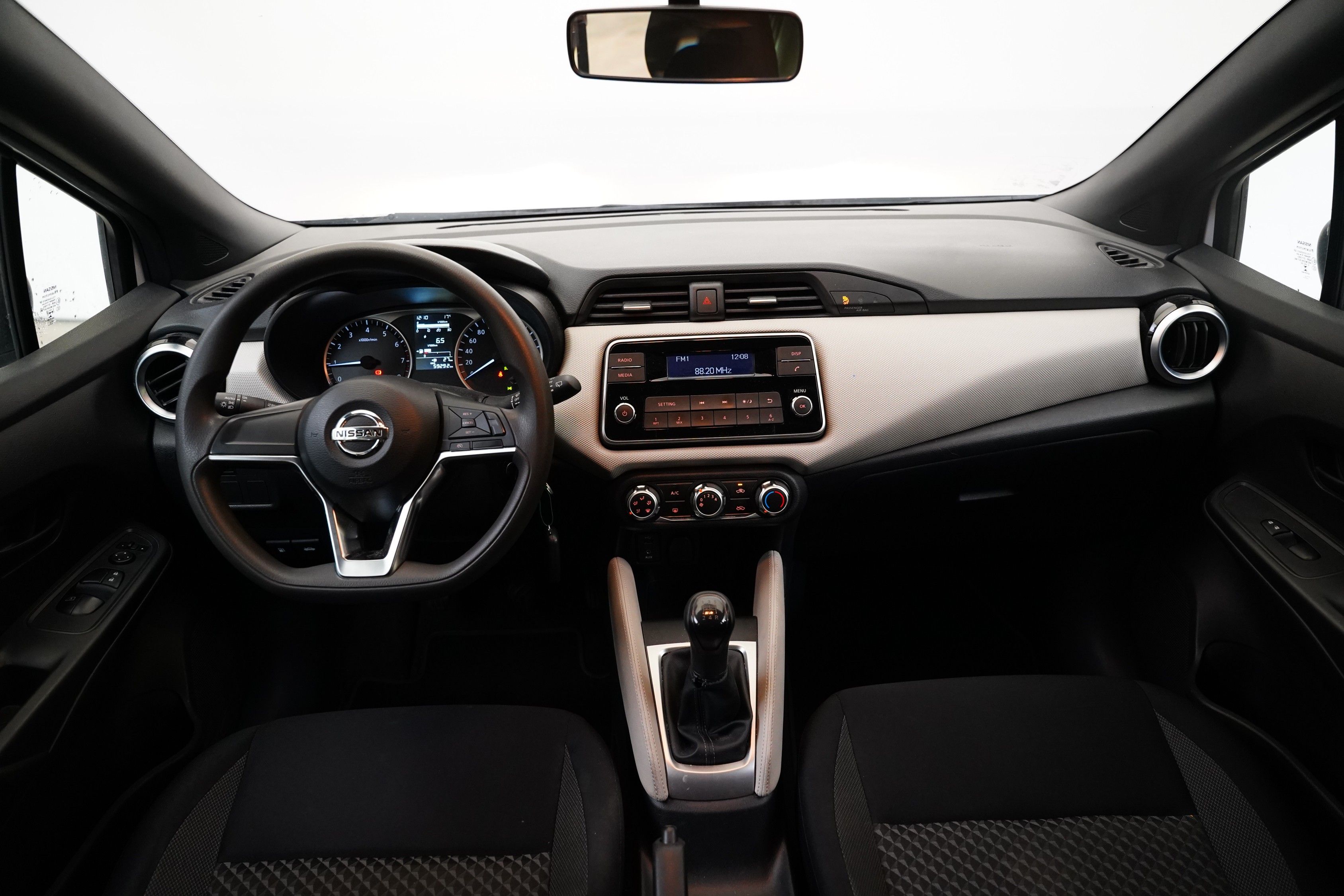 Nissan Micra, 1.0 i 52 kW Visia Plus - fotka 5