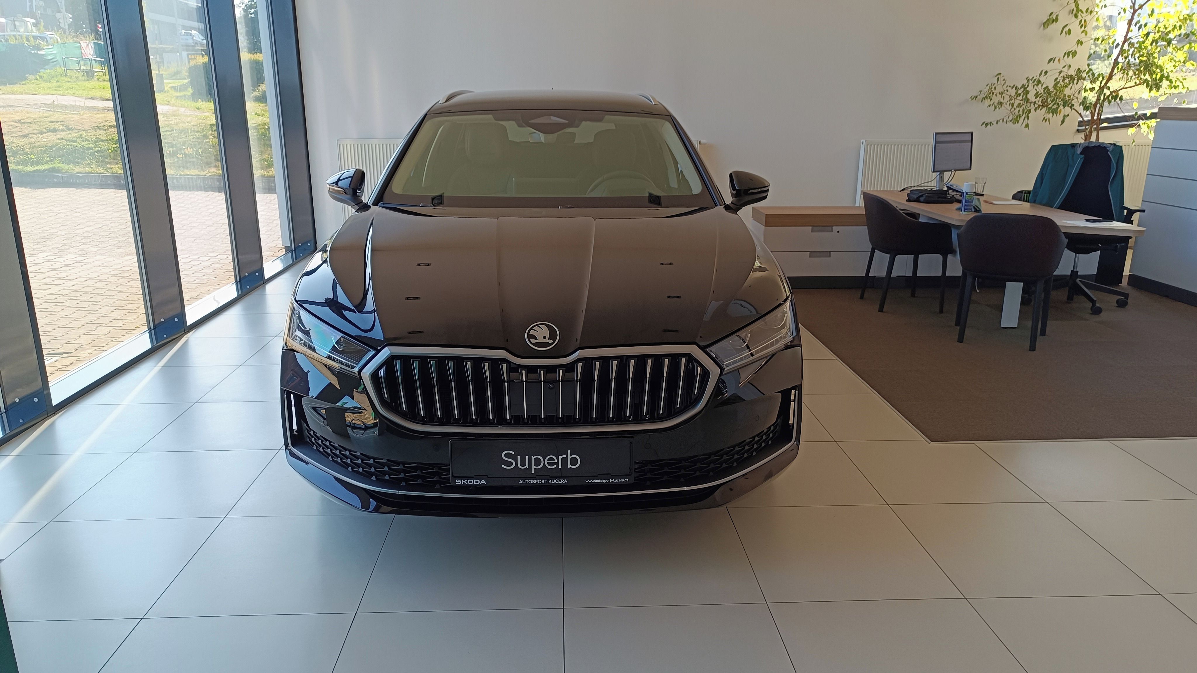 Škoda Superb, L&K, 2,0 TDI 142 kW 4x4 - fotka 2