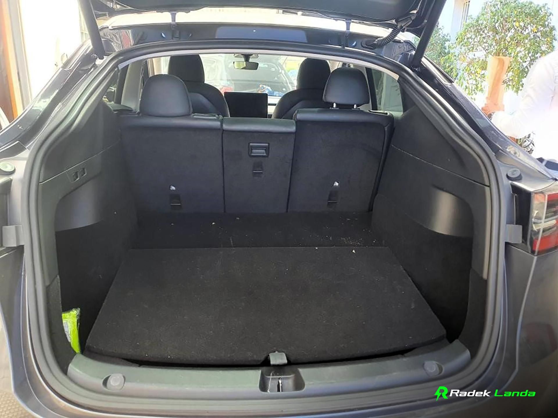 Tesla Model Y, Long Range 78 kWh - fotka 5