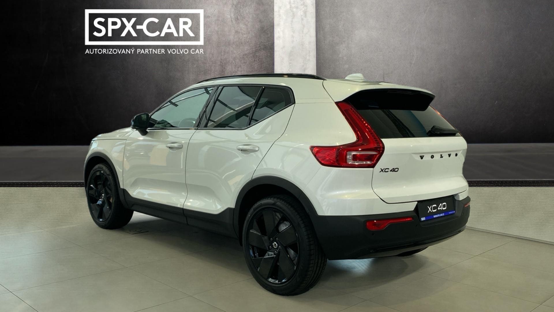 Volvo XC40, PLUS BLACK EDITION, B4 FWD, 14 - fotka 5