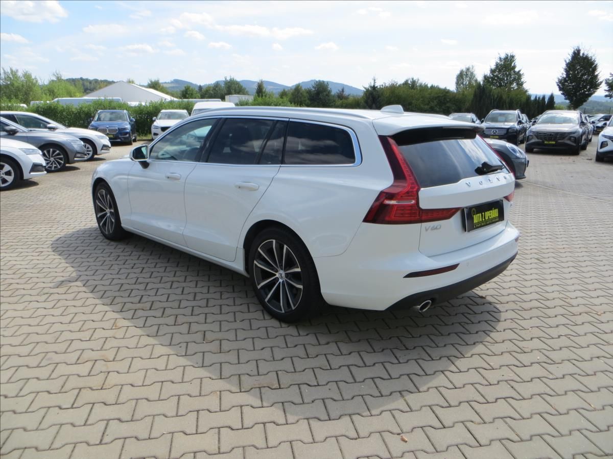 Volvo V60, 2,0 D 145kW Momentum mHEV AUT - fotka 5