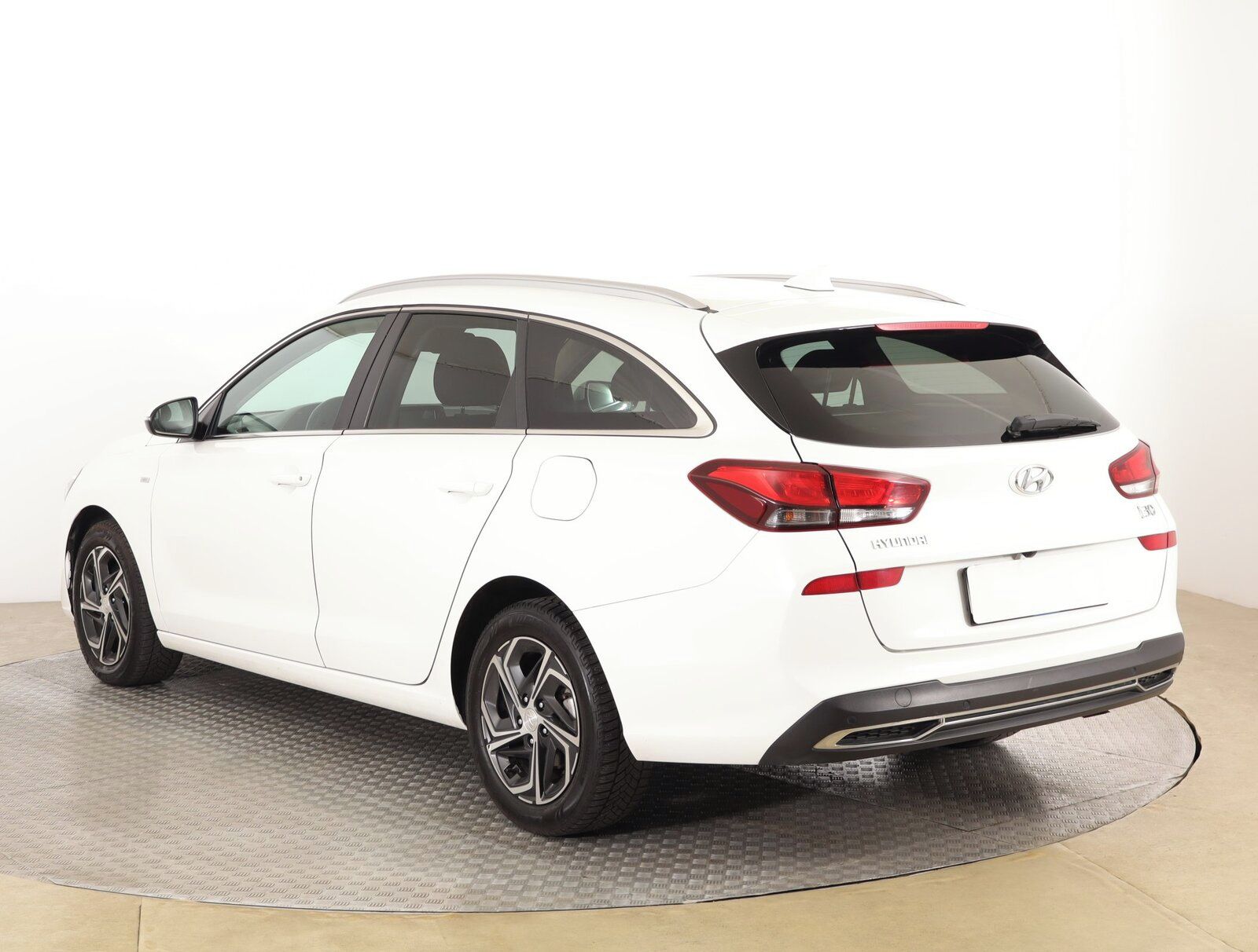 Hyundai i30, 1.5 T-GDI MHEV, Family Comfort - fotka 4