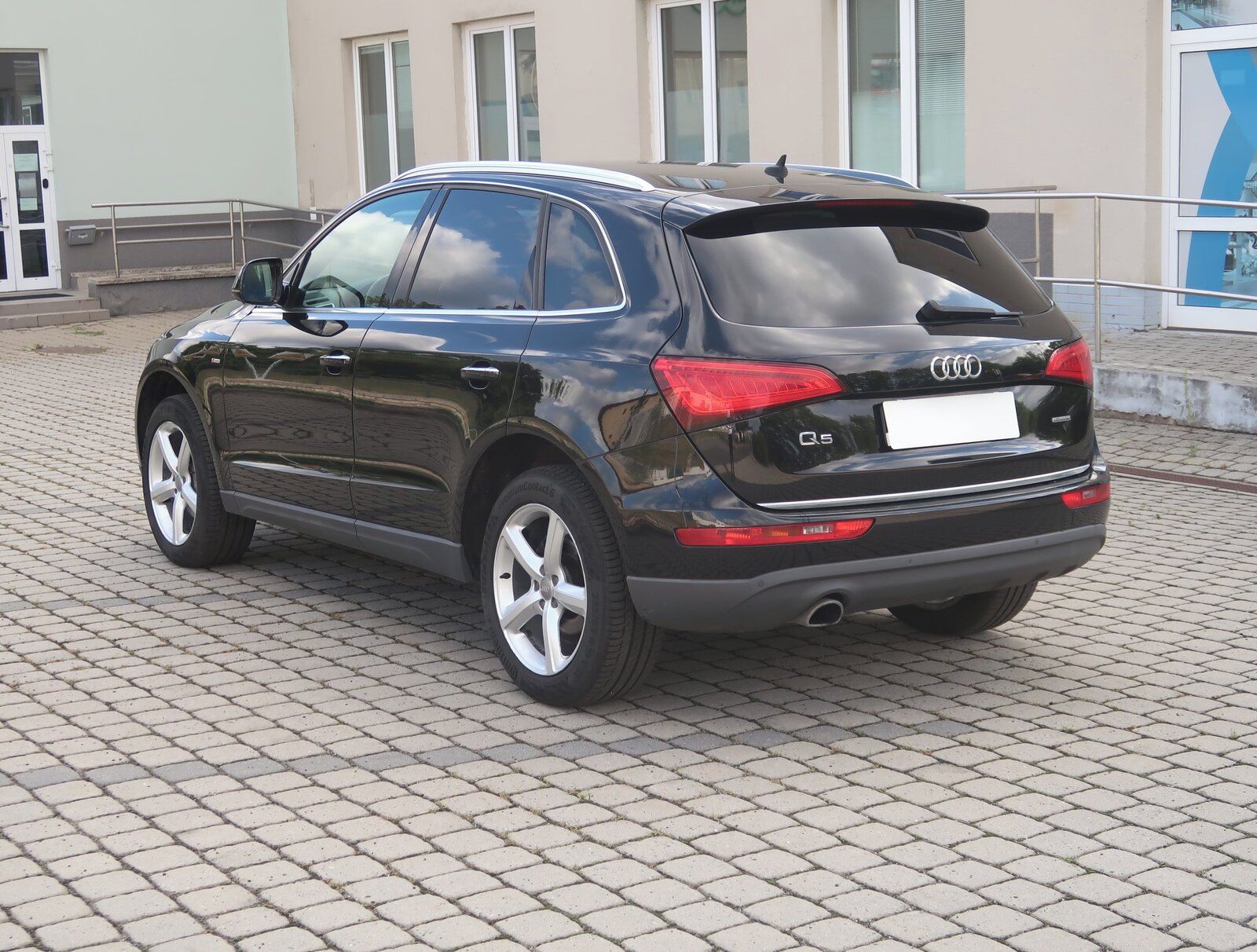 Audi Q5, 2.0 TDI, S line, 4X4, Automat - fotka 4