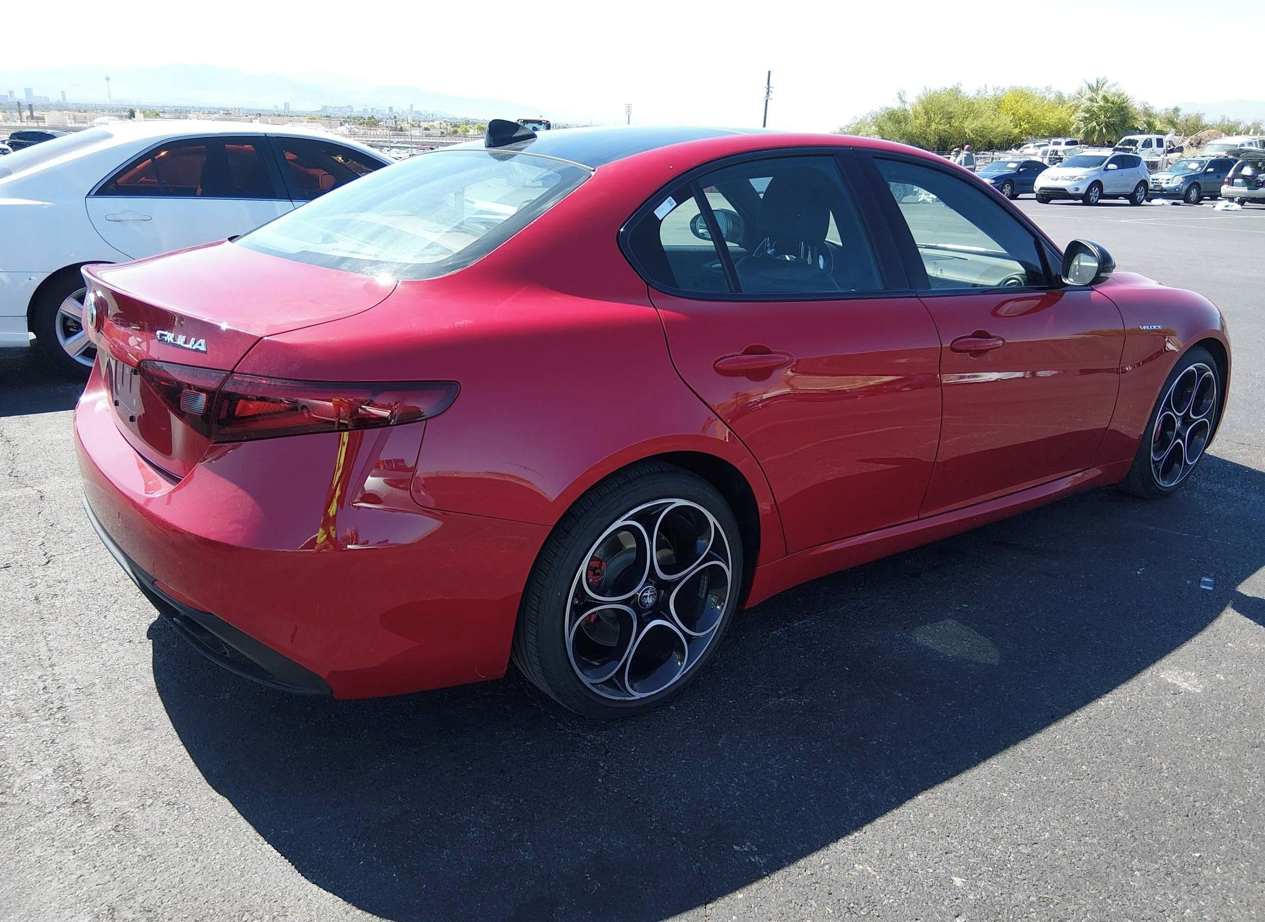 Alfa Romeo Giulia, Auto na cestě - fotka 3