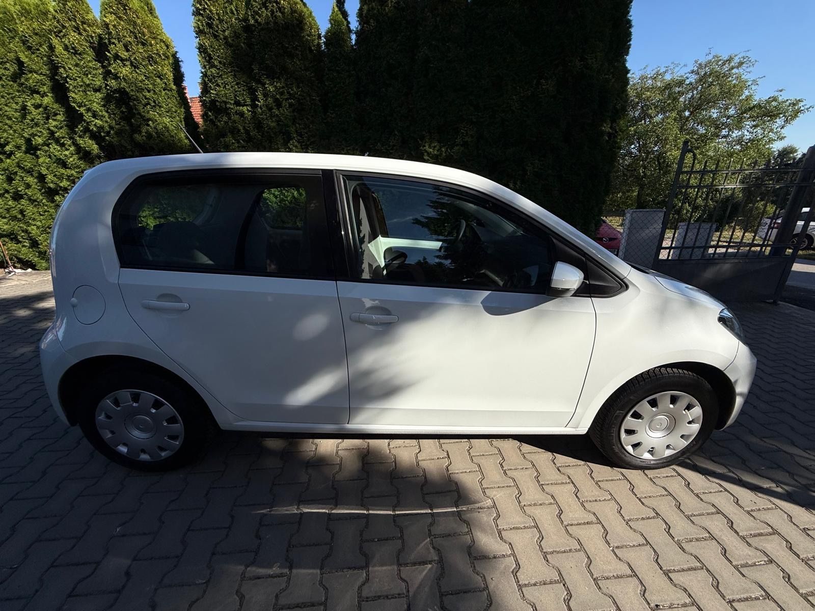 Volkswagen Up!, 1,0 i pravidelný servis,1 Maji - fotka 2