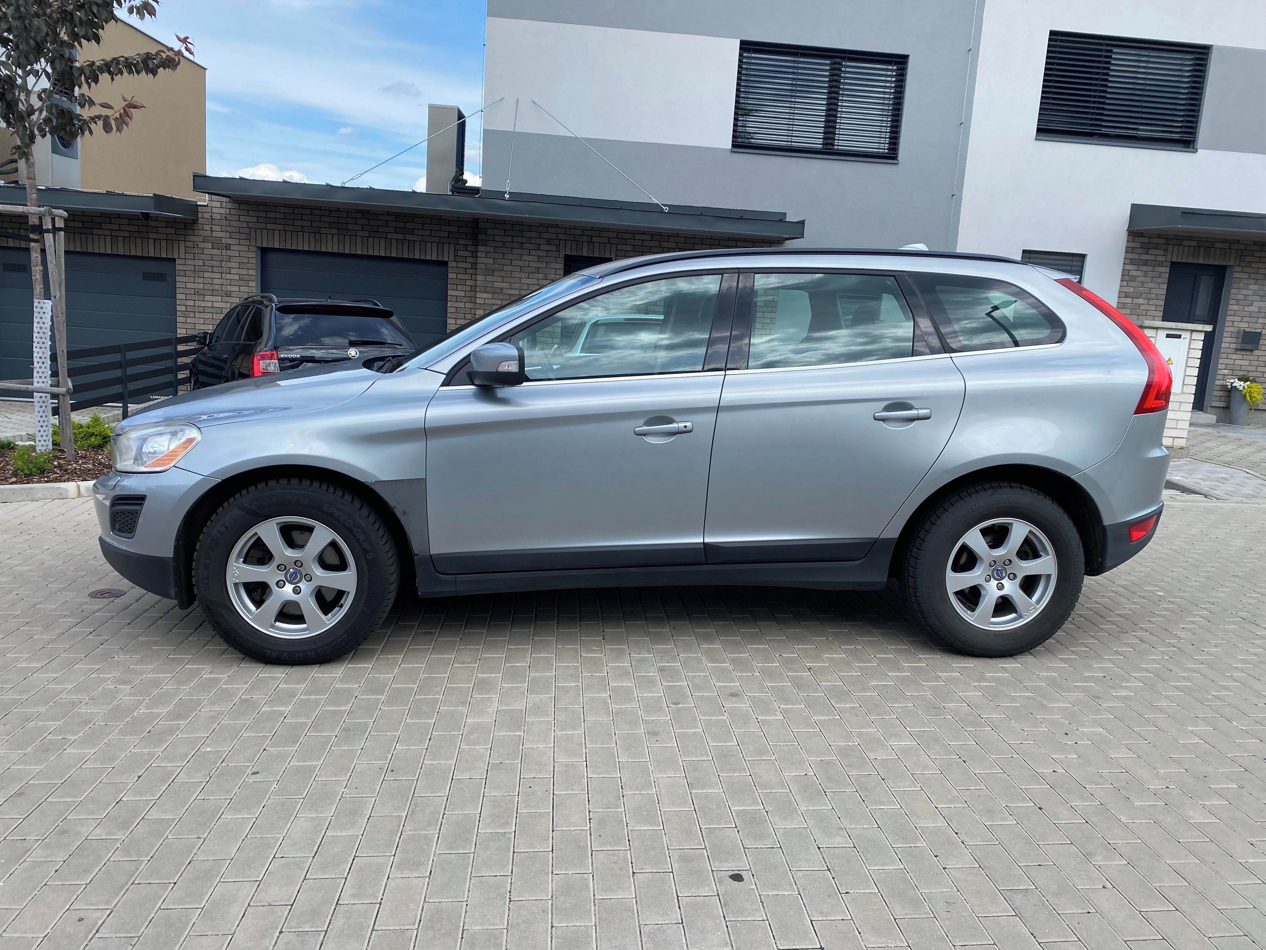 Volvo XC60, 2.4D, 120 kW, 4x4, manuál - fotka 3