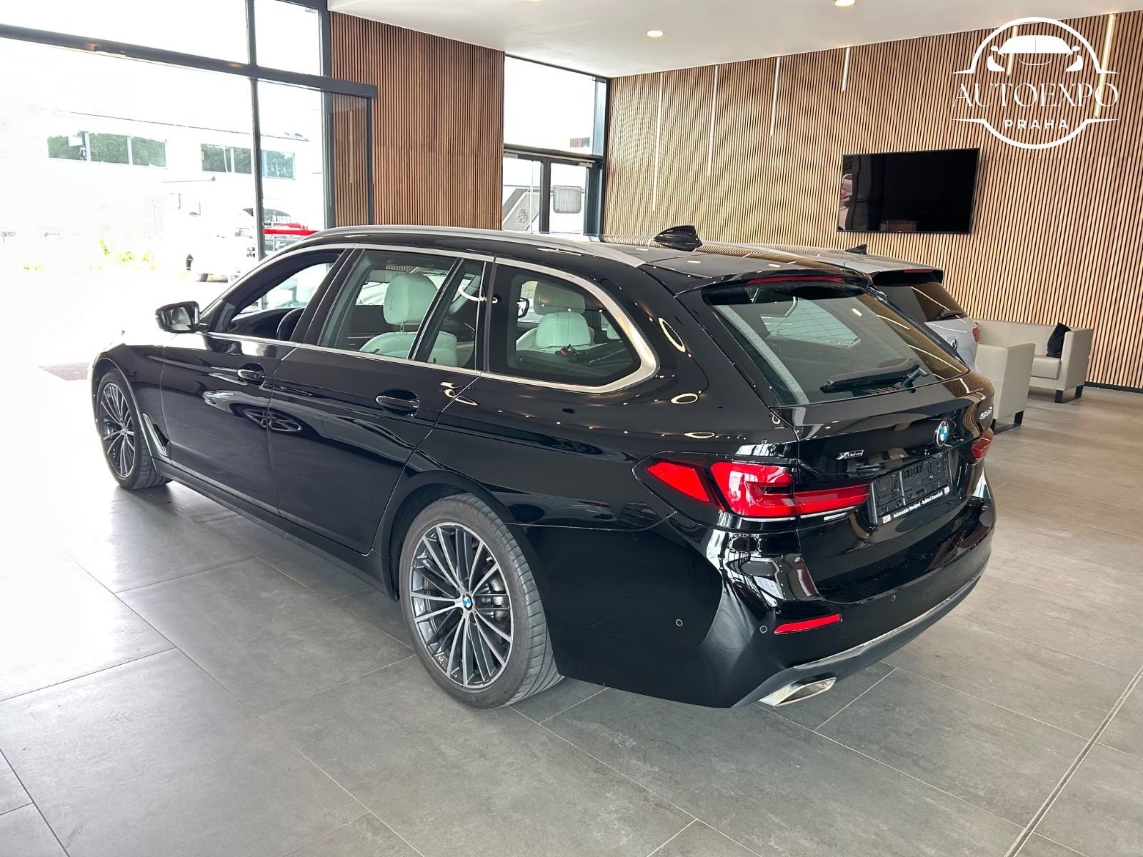 BMW Řada 5, 520d xDrive*PANORAMA - fotka 4