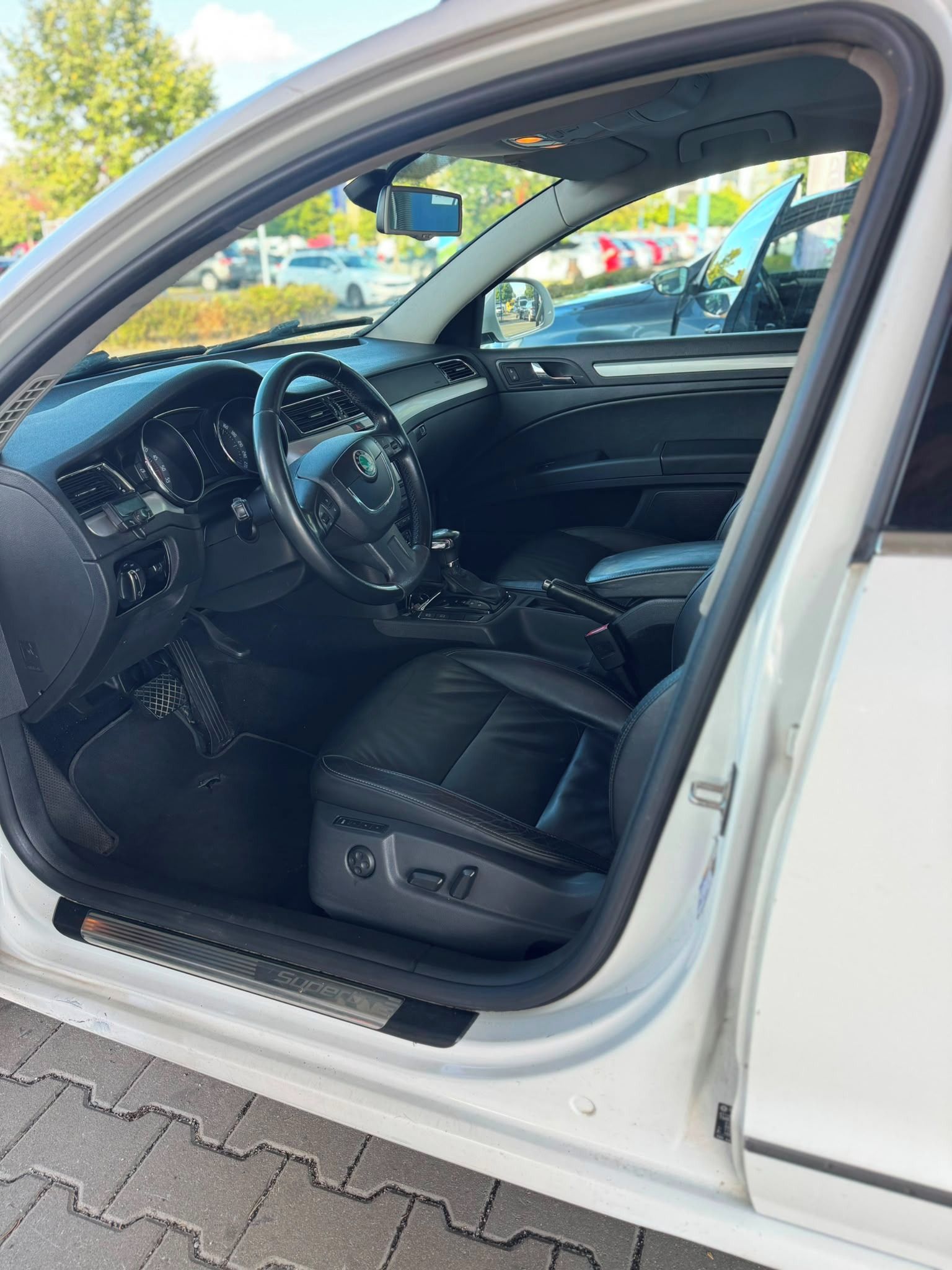 Škoda Superb, 2.0 TDI 103KW servírováno - fotka 6