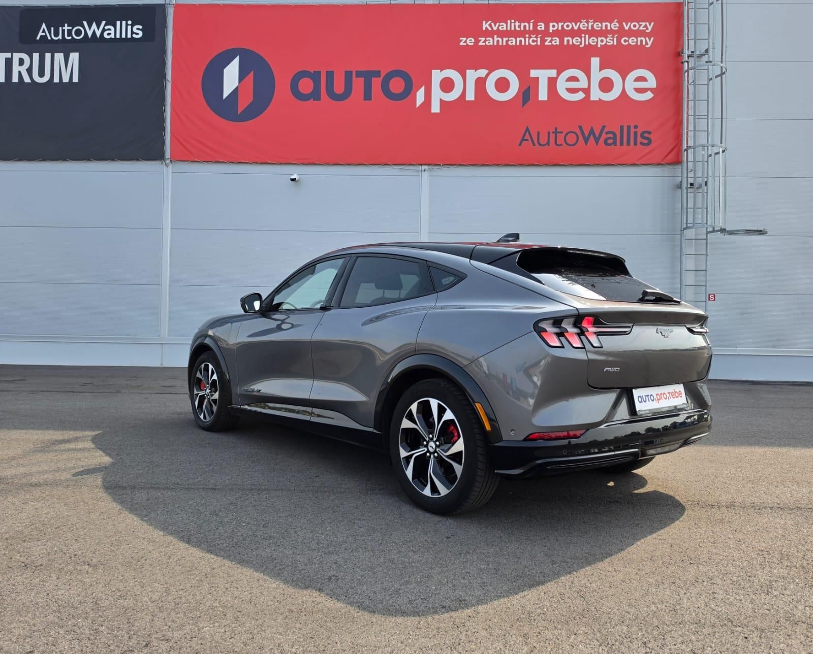 Ford Mustang Mach-E, Extended AWD 98 kWh 1.Maj DPH - fotka 4