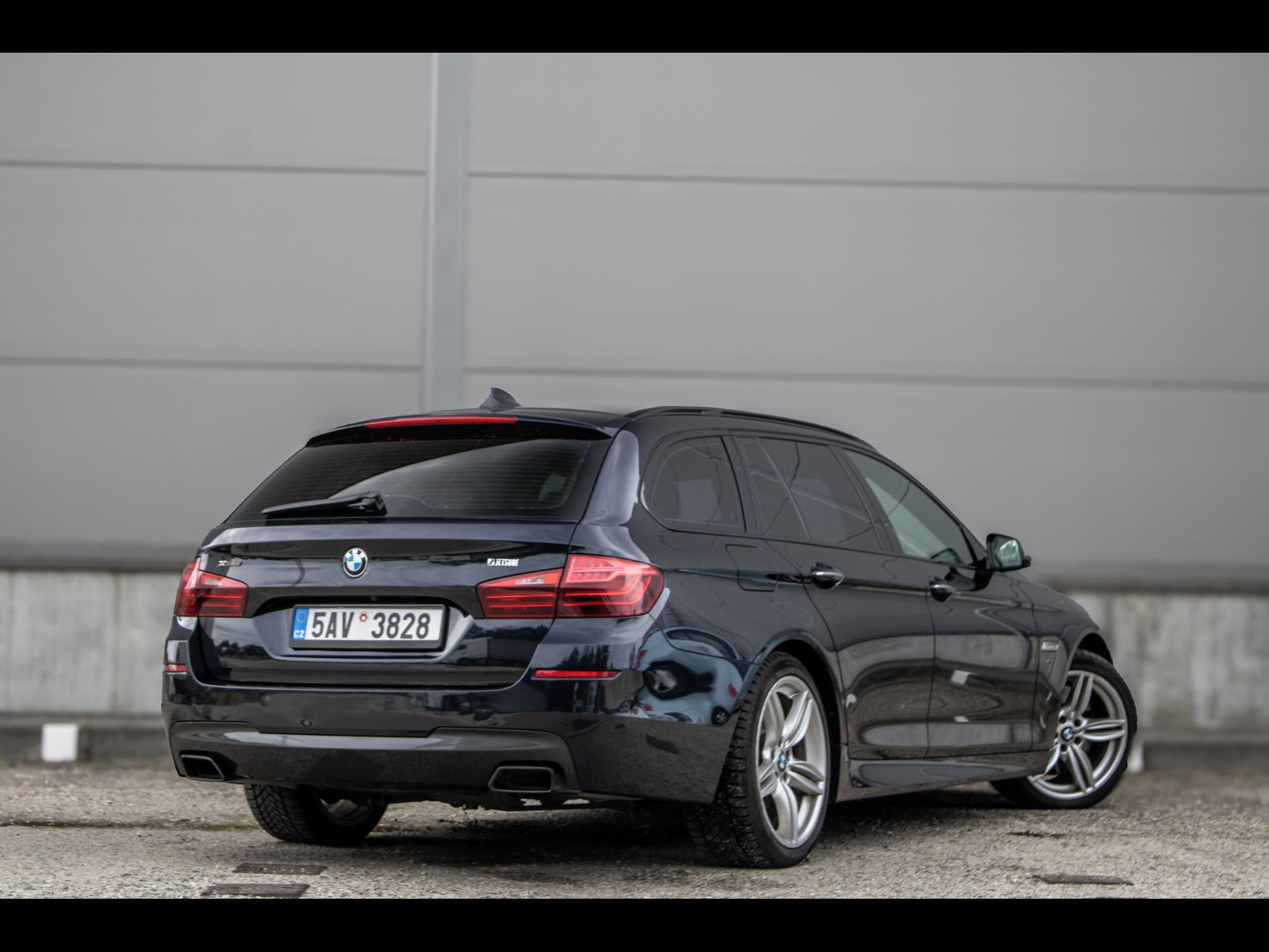 BMW Řada 5, M550d Xdrive - fotka 5